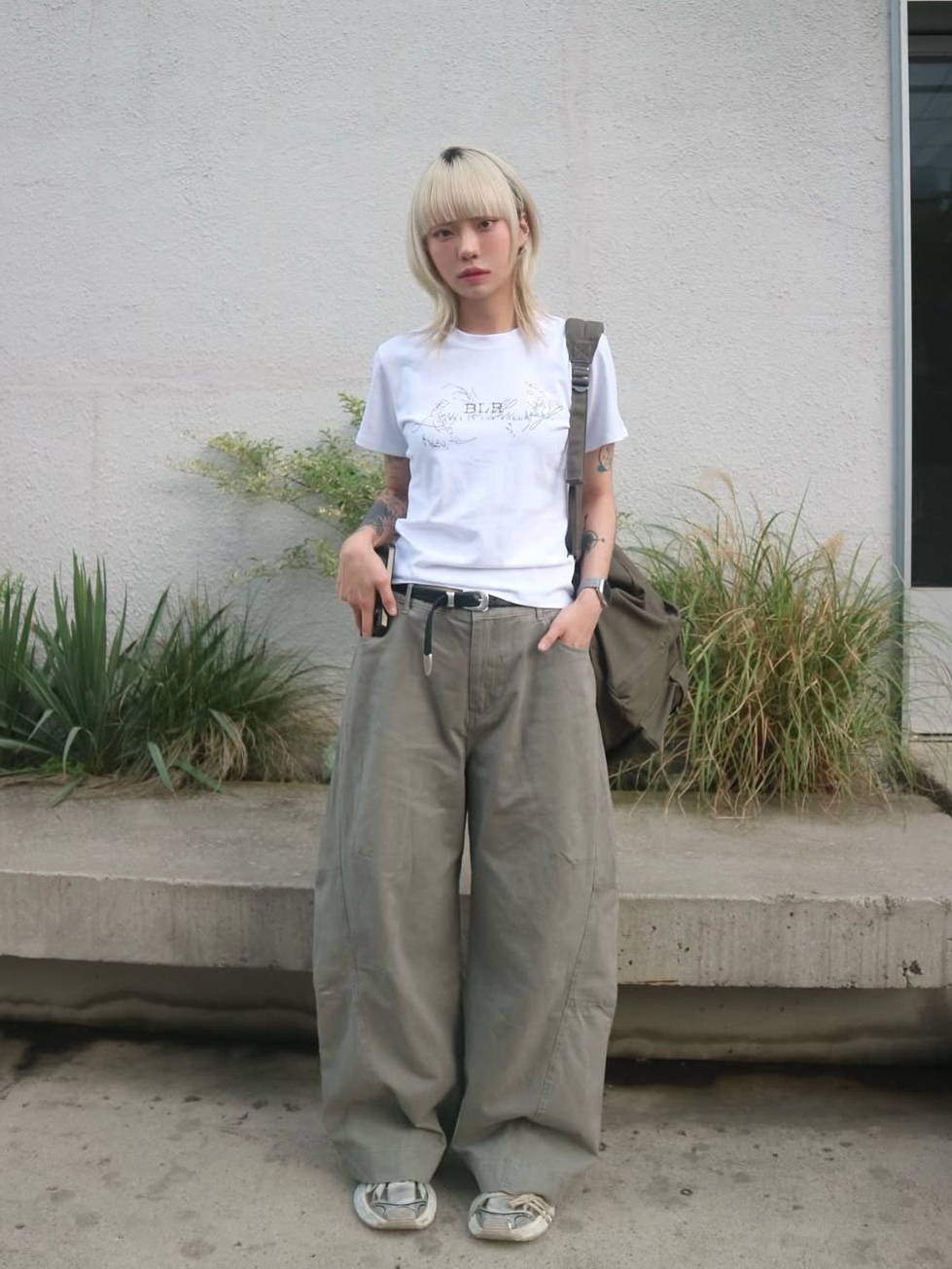 BLR 2D Bluer Graphic T-Shrit White 착용 스타일
