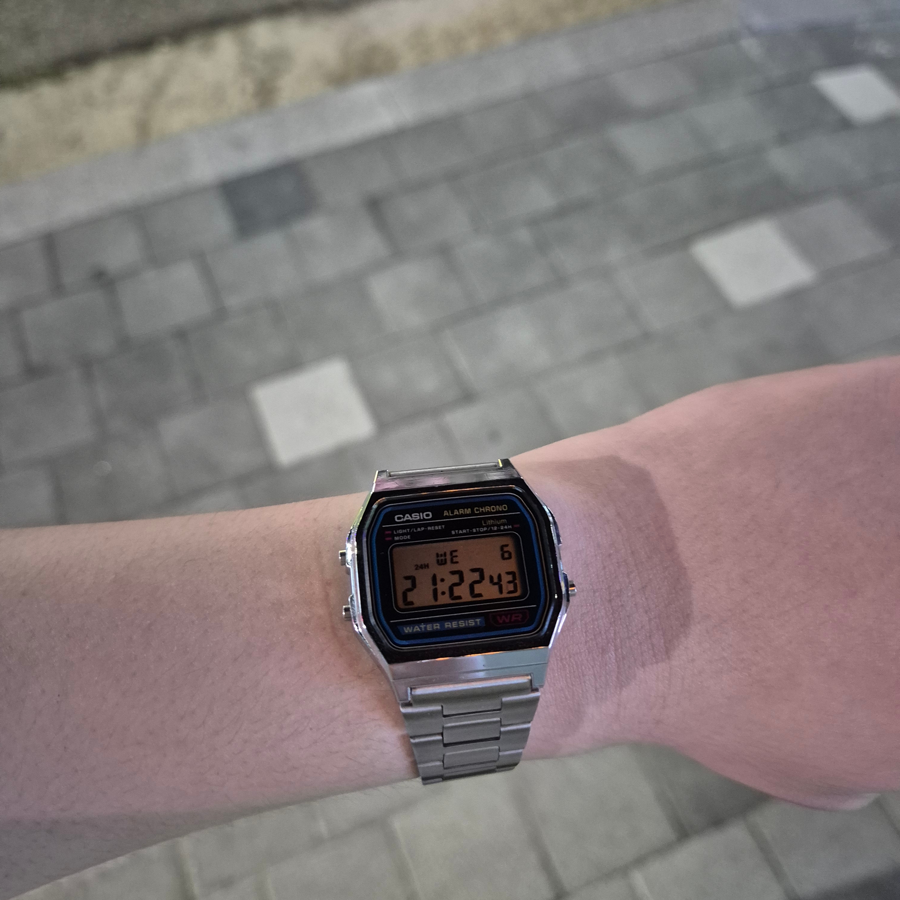 Casio A-158WA-1 착용 스타일