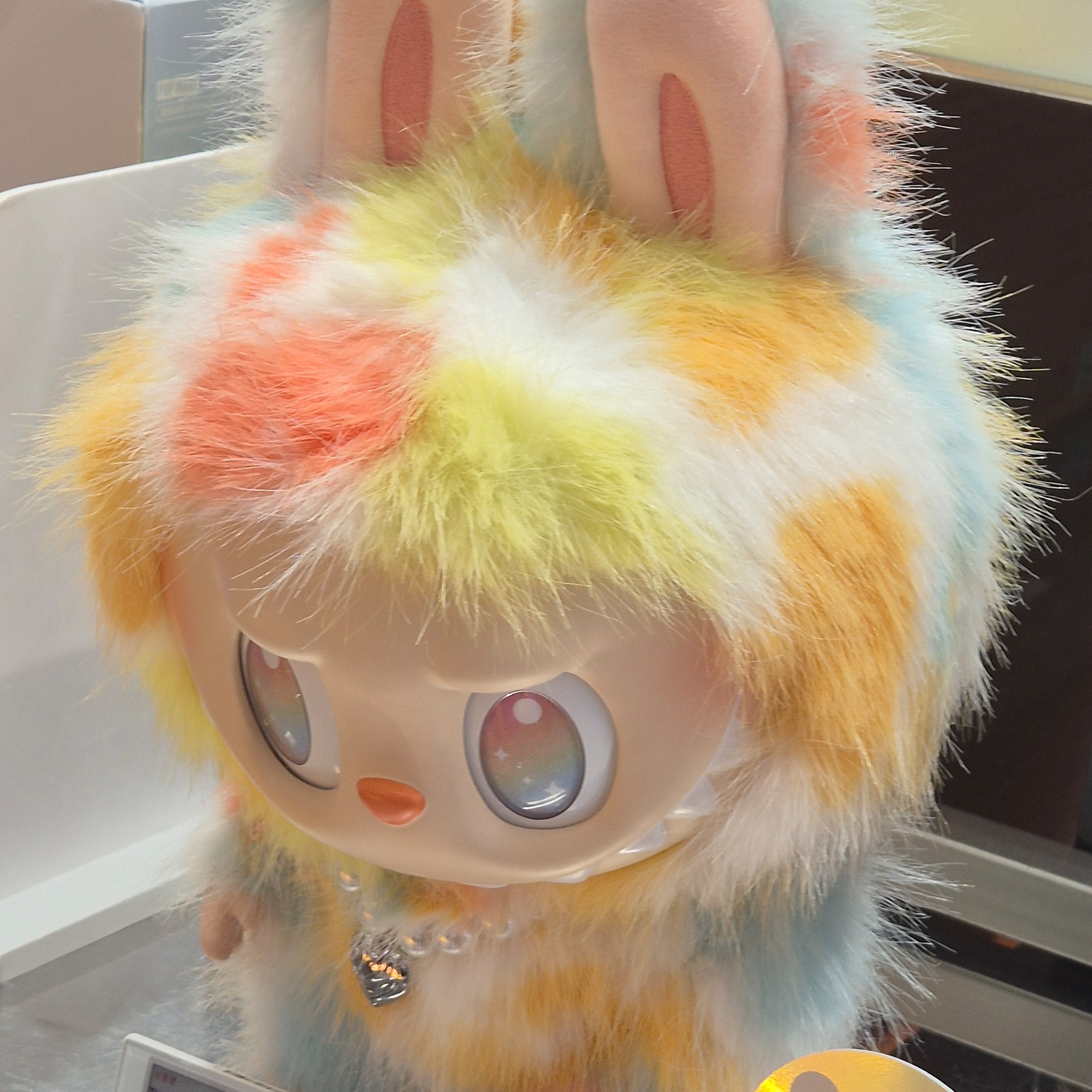 Pop Mart Labubu The Monsters Big Into Energy Series-Rock The Universe Vinyl Plush Doll 착용 스타일