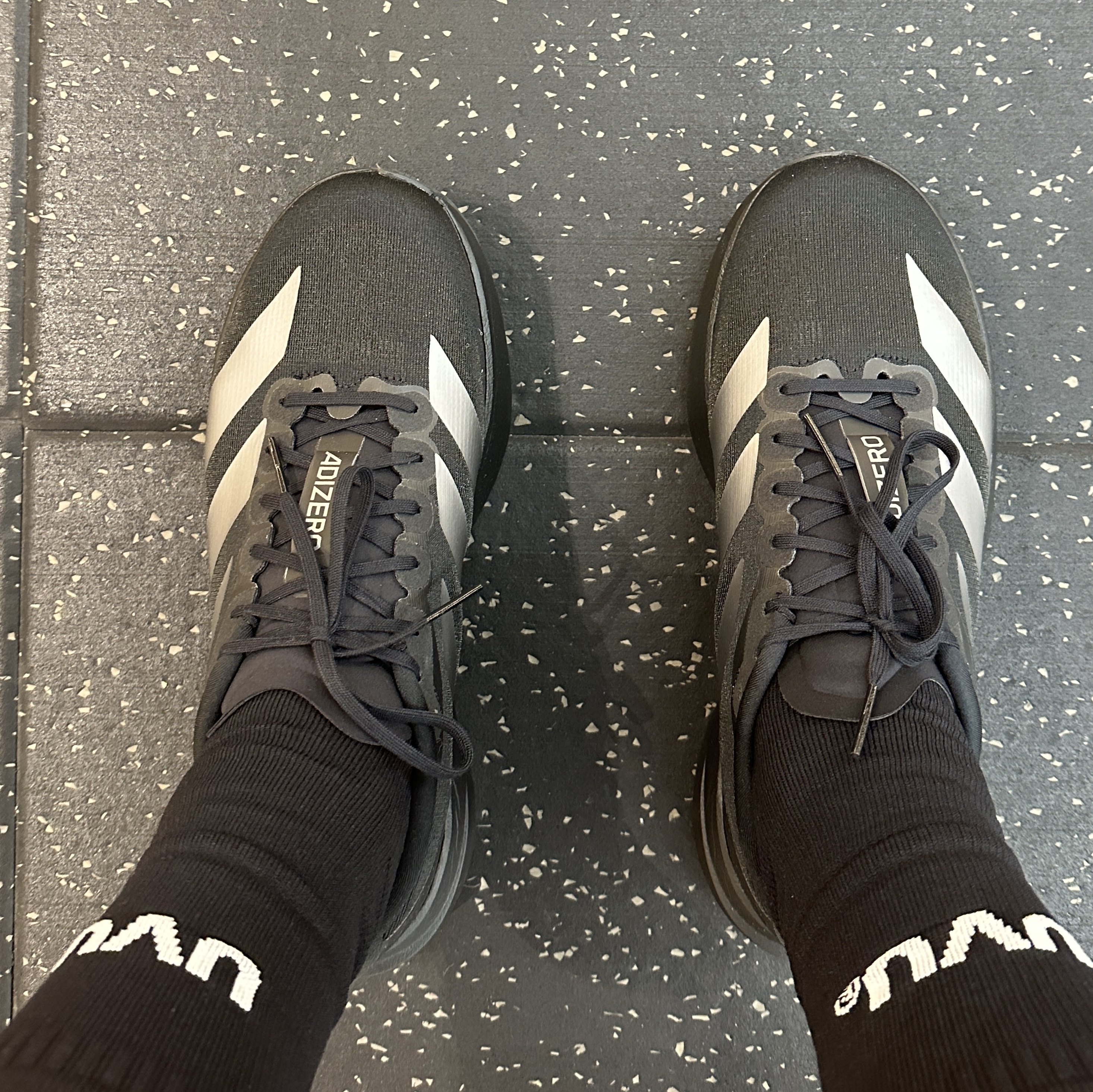UVU Training Socks Black, Adidas Adizero EVO SL Core Black Iron Metallic 착용 스타일