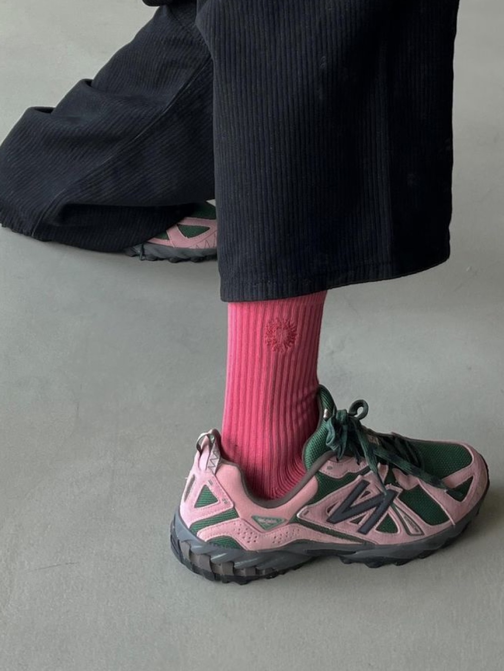 Kapital 56 Pieces 3×1 Rib Rainbowy Happy Heel Socks White, Clarks Wallabee Black Suede 착용 스타일 - 10