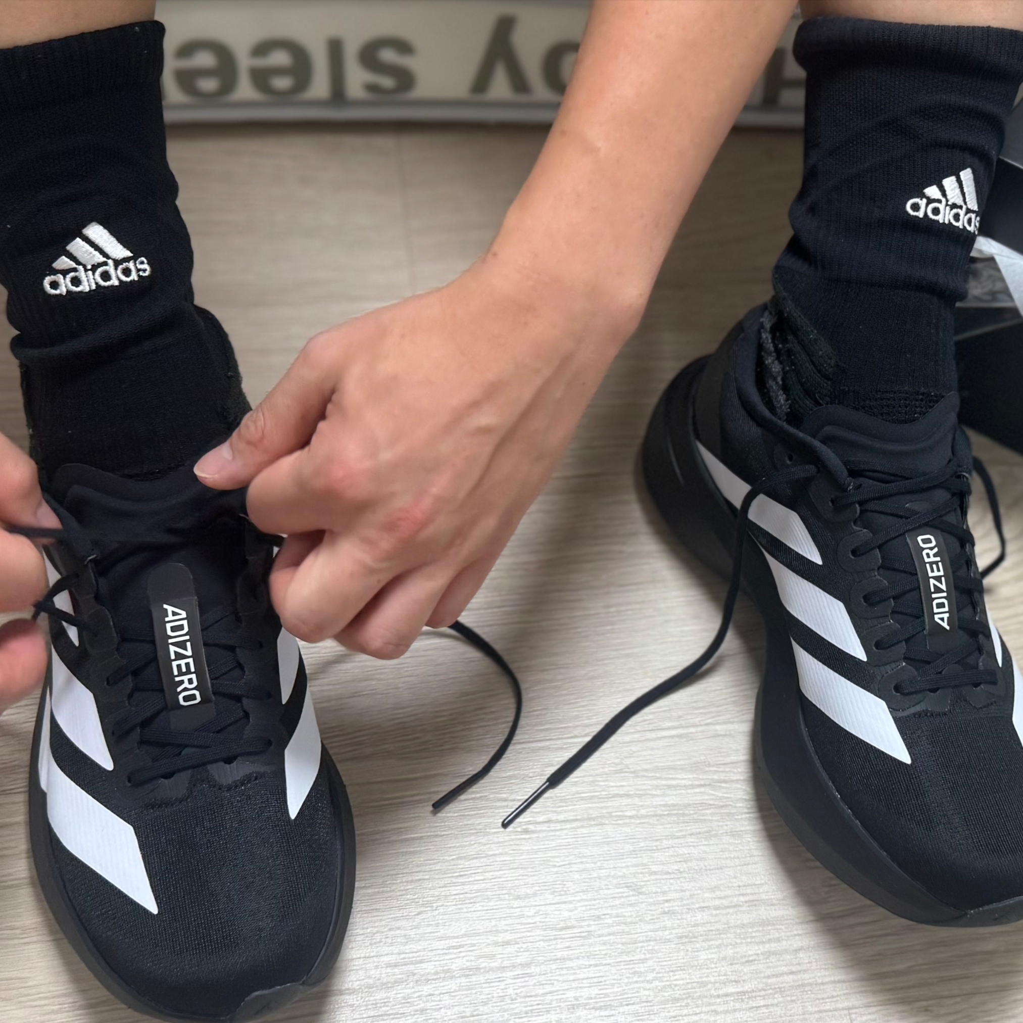 Adidas Adizero EVO SL Core Black Cloud White 착용 스타일