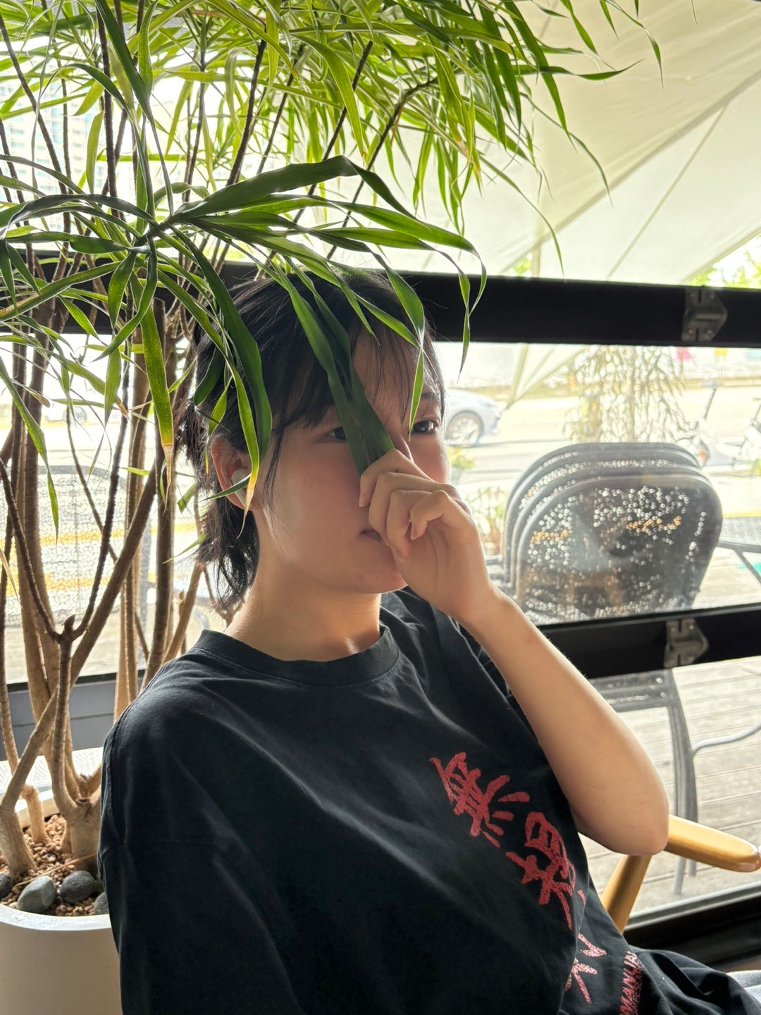 NOMANUAL N.R T-Shirt Black 착용 스타일 - 1