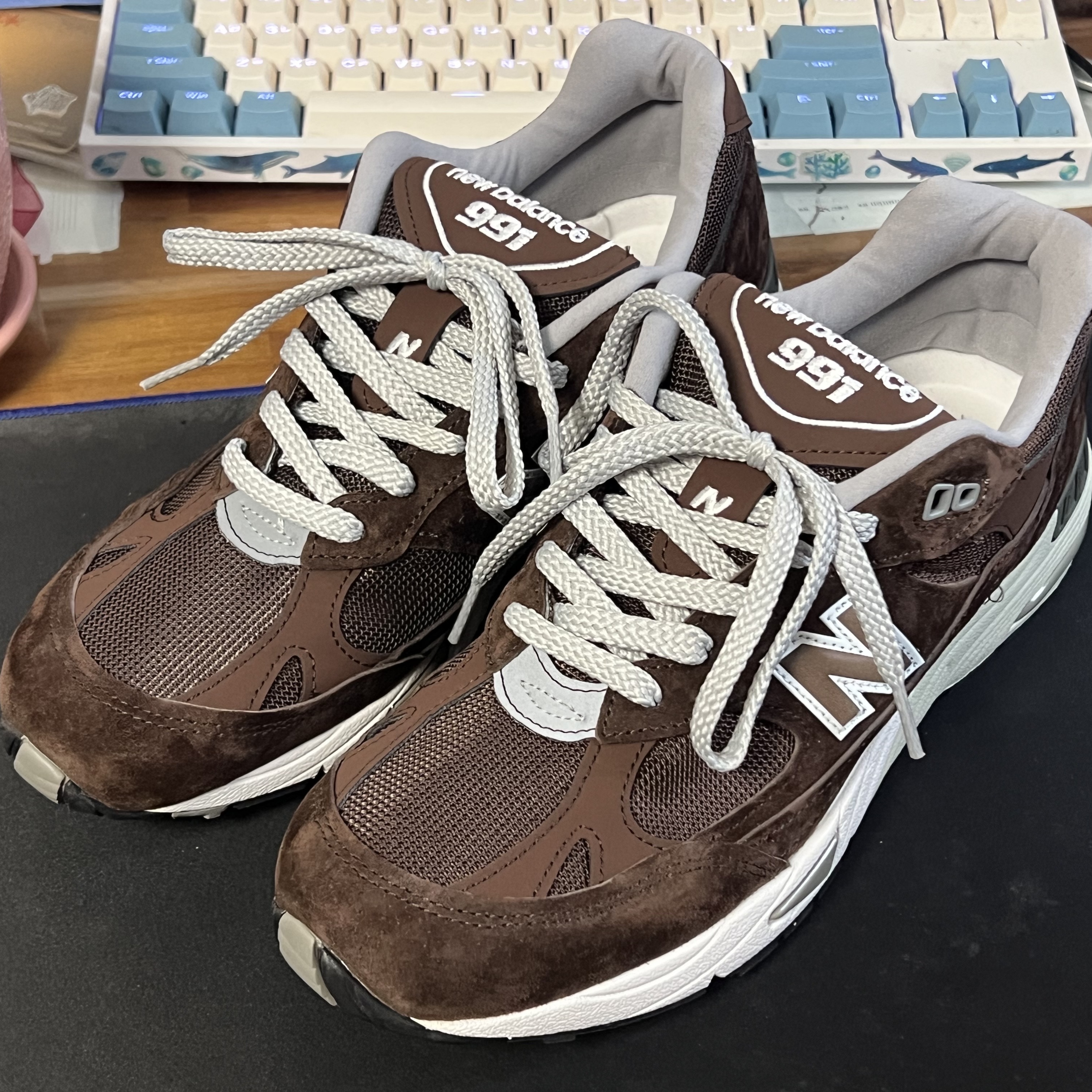 New Balance 991 Made in UK Mocha Brown 착용 스타일 - 1