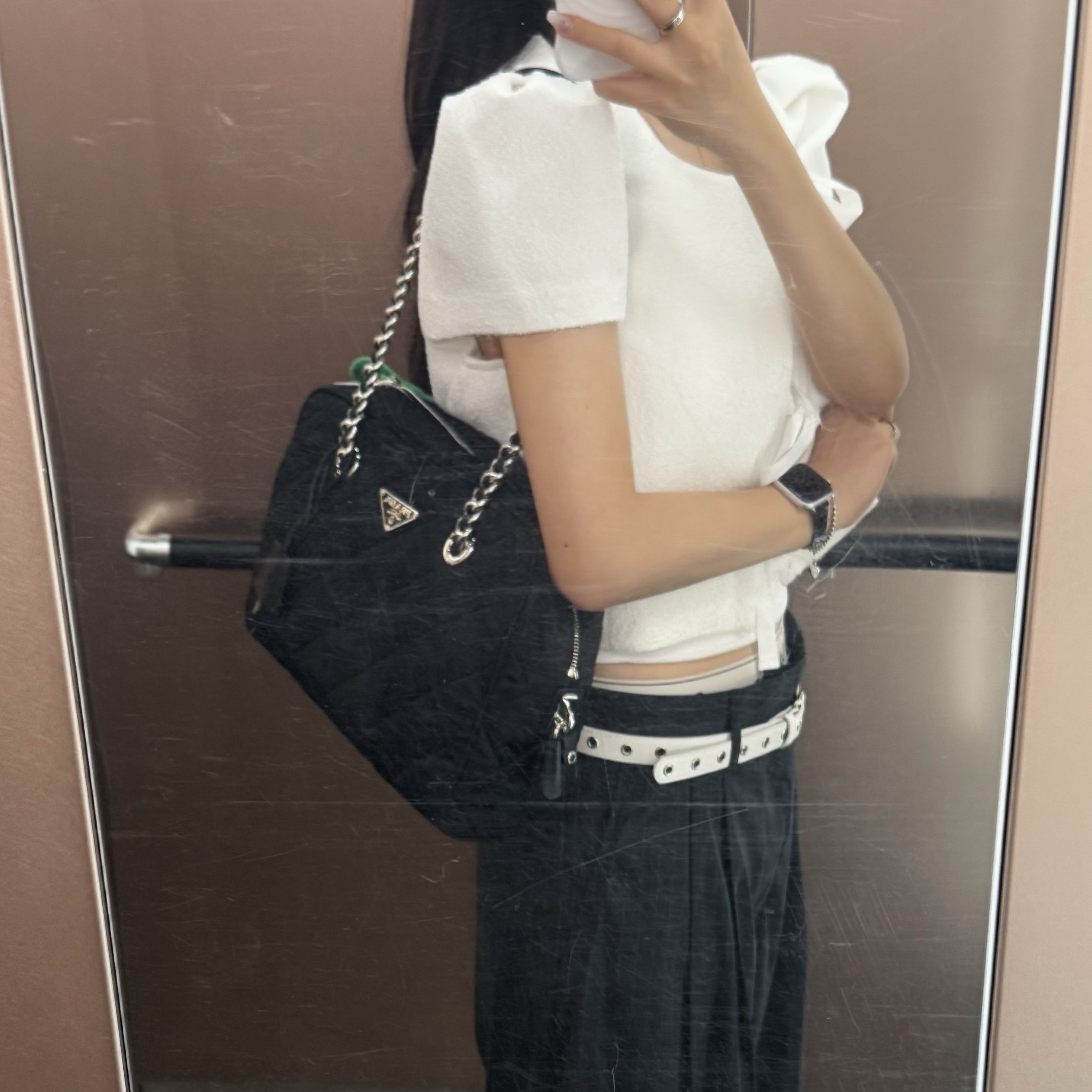 Prada Pocono Nylon Quilted Chain Shoulder Bag Black 착용 스타일