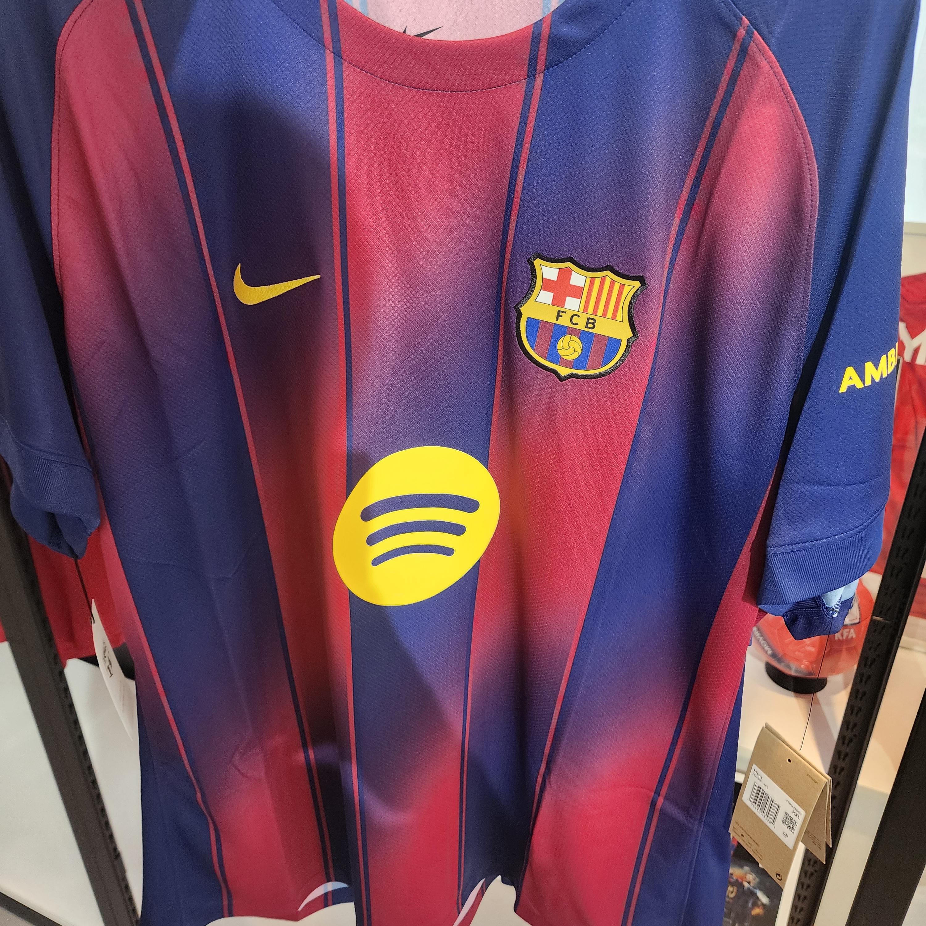 Nike FC Barcelona 2025/26 Stadium Home Dri-Fit Football Replica Jersey Deep Royal Blue Noble Red (Non Marking Ver.) 착용 스타일