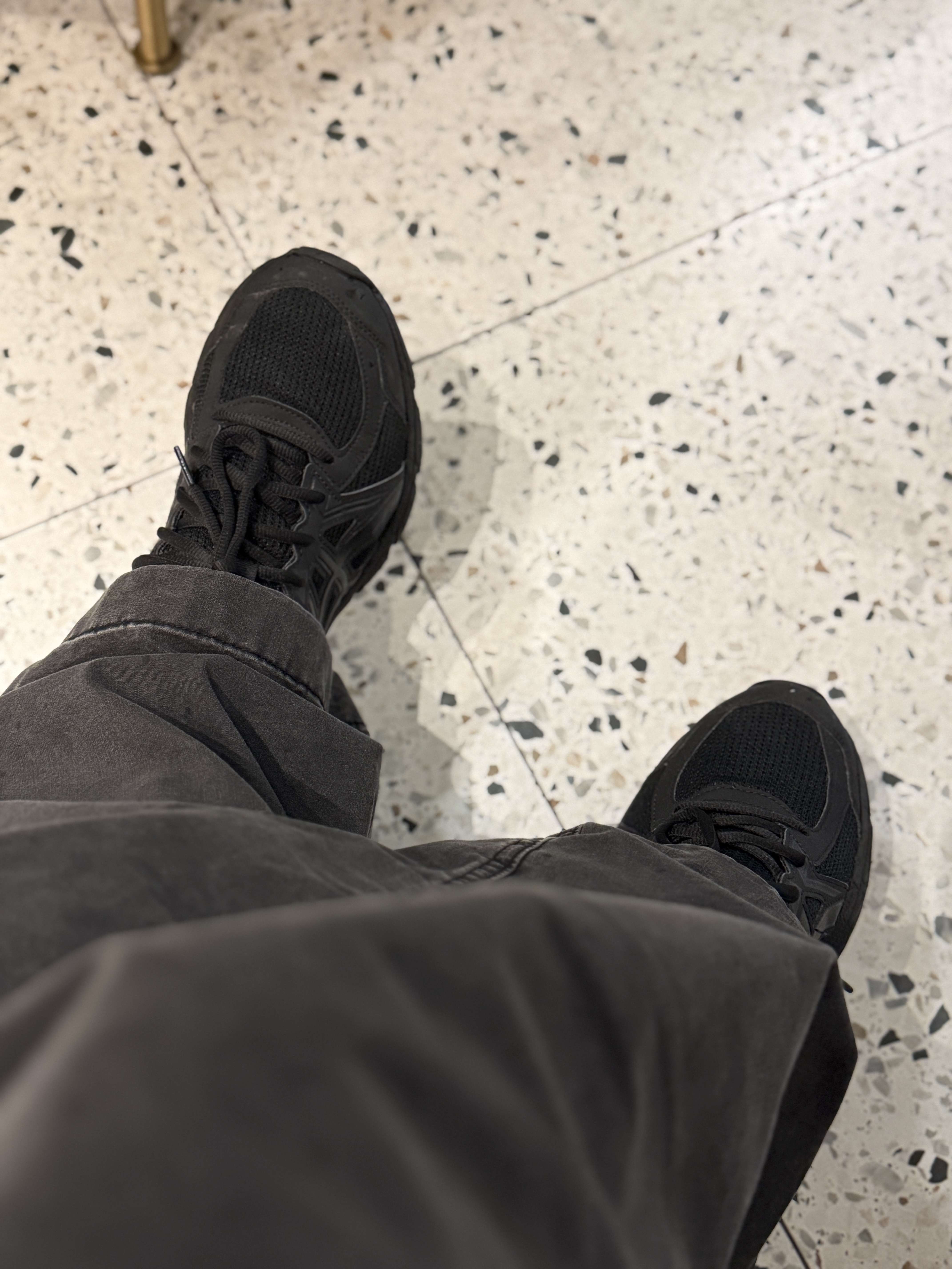 Asics Jog 100 T Black - 4E Extra Wide, Uniqlo C Wide Parachute Pants Denim Dark Gray - KR 착용 스타일 - 7