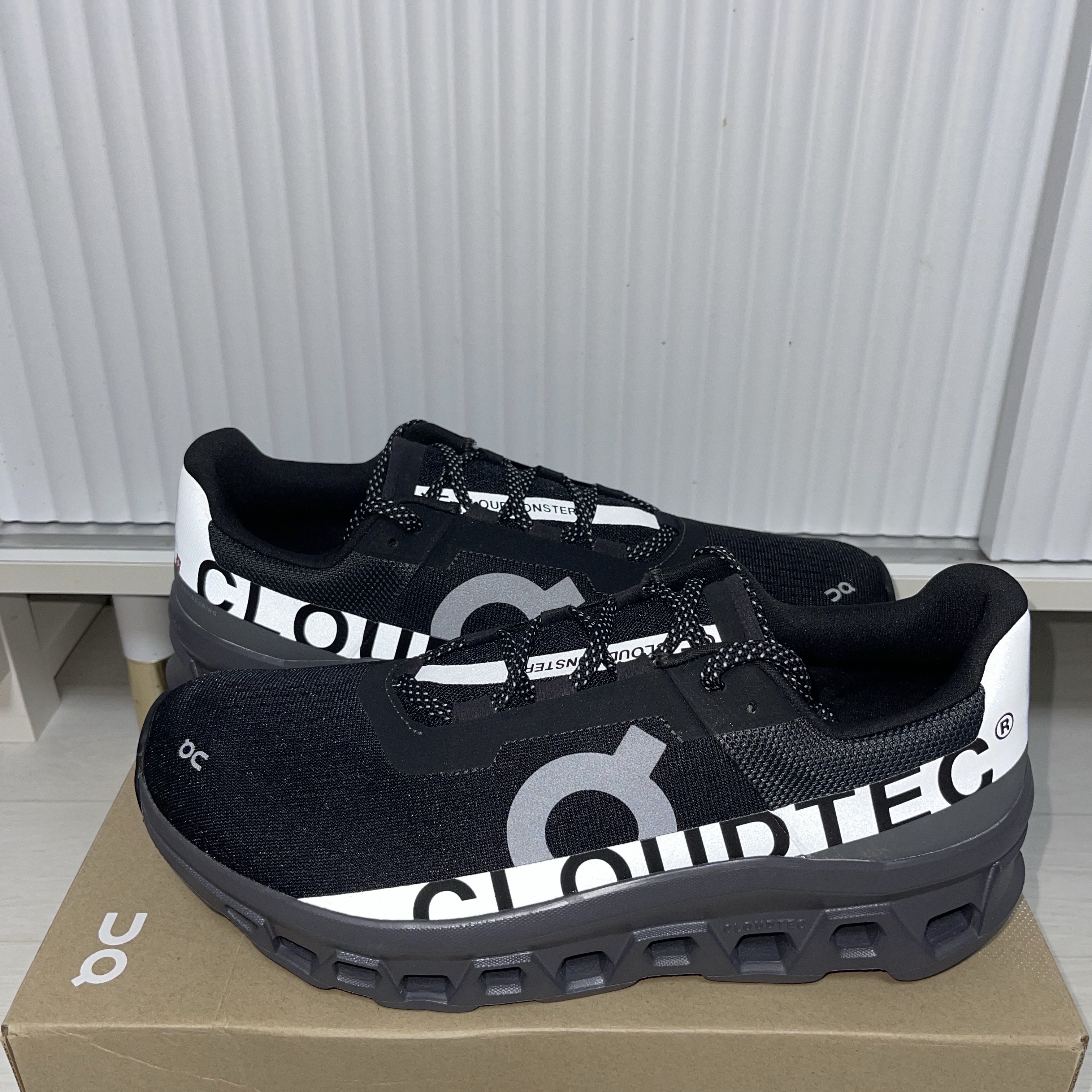 On Running Cloudmonster Lumos Black 착용 스타일 - 3