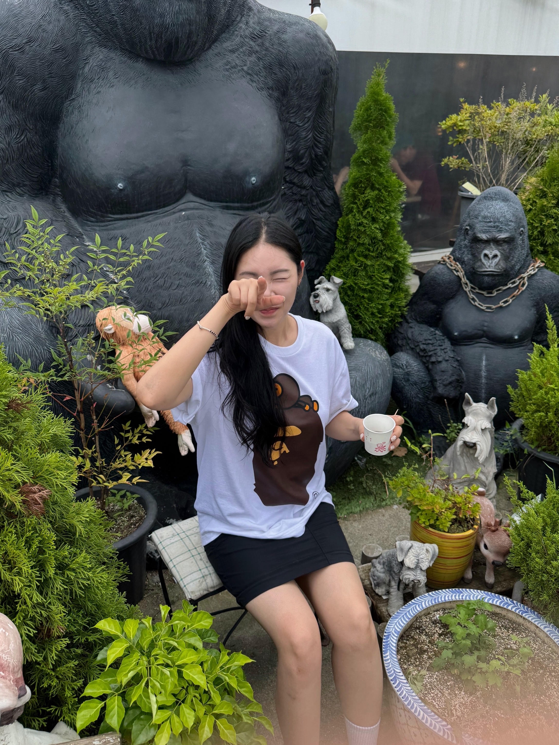 BAPE Milo On Big Ape T-Shirt White, Onitsuka Tiger Mexico 66 SD Yellow Black 착용 스타일 - 1