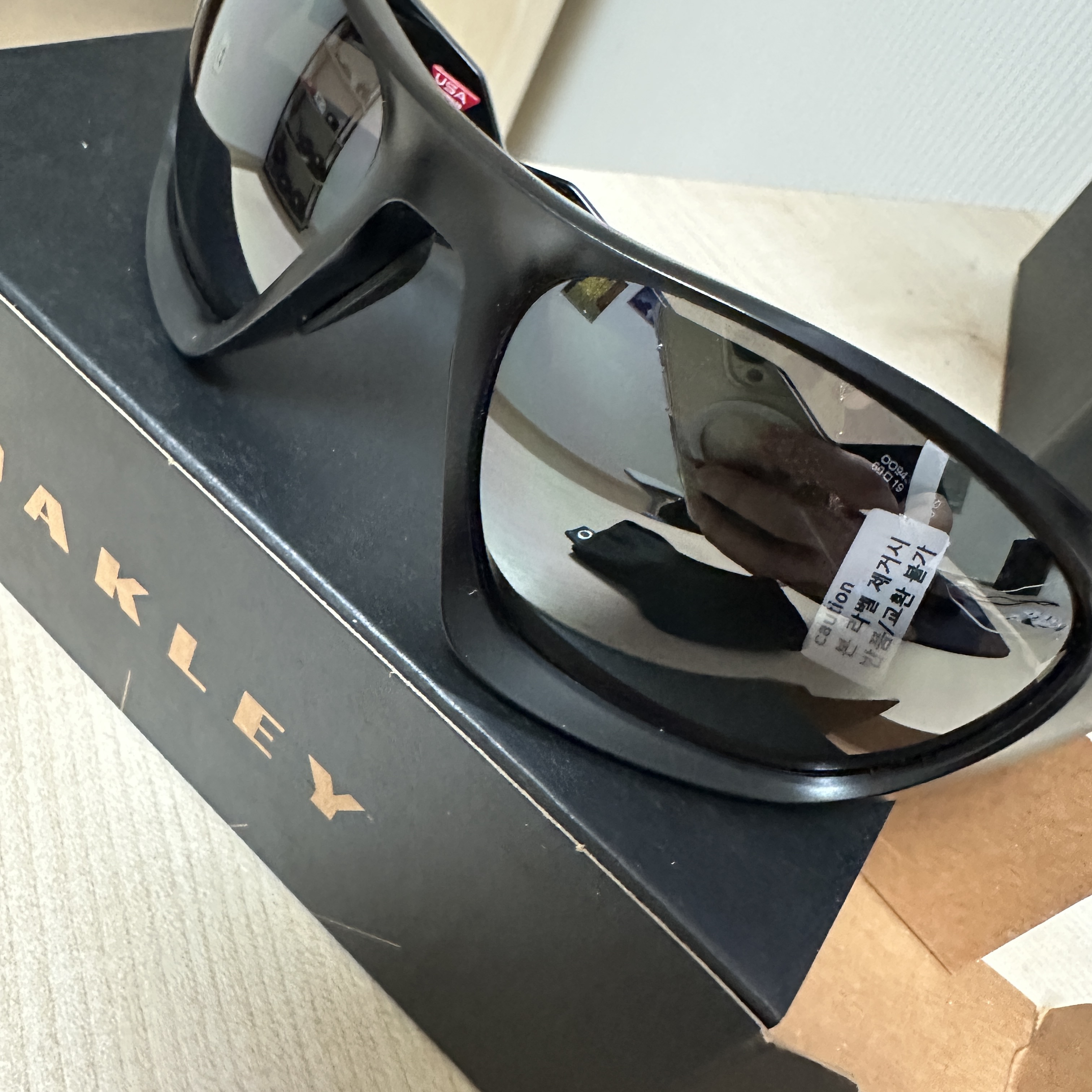 Oakley Lateralis Matte Black Frame Prizm Black Polarized Lenses High Bridge Fit 착용 스타일