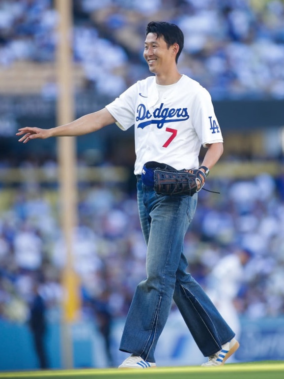 MM6 Maison Margiela Flared Jeans Blue, New Era 59Fifty MLB Seoul Series LA Dodgers Dark Royal 착용 스타일 - 2