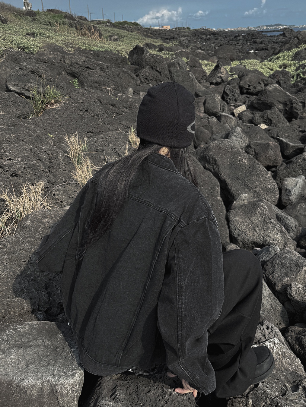Mischief Wide Rhombus Beanie Black 착용 스타일 - 3