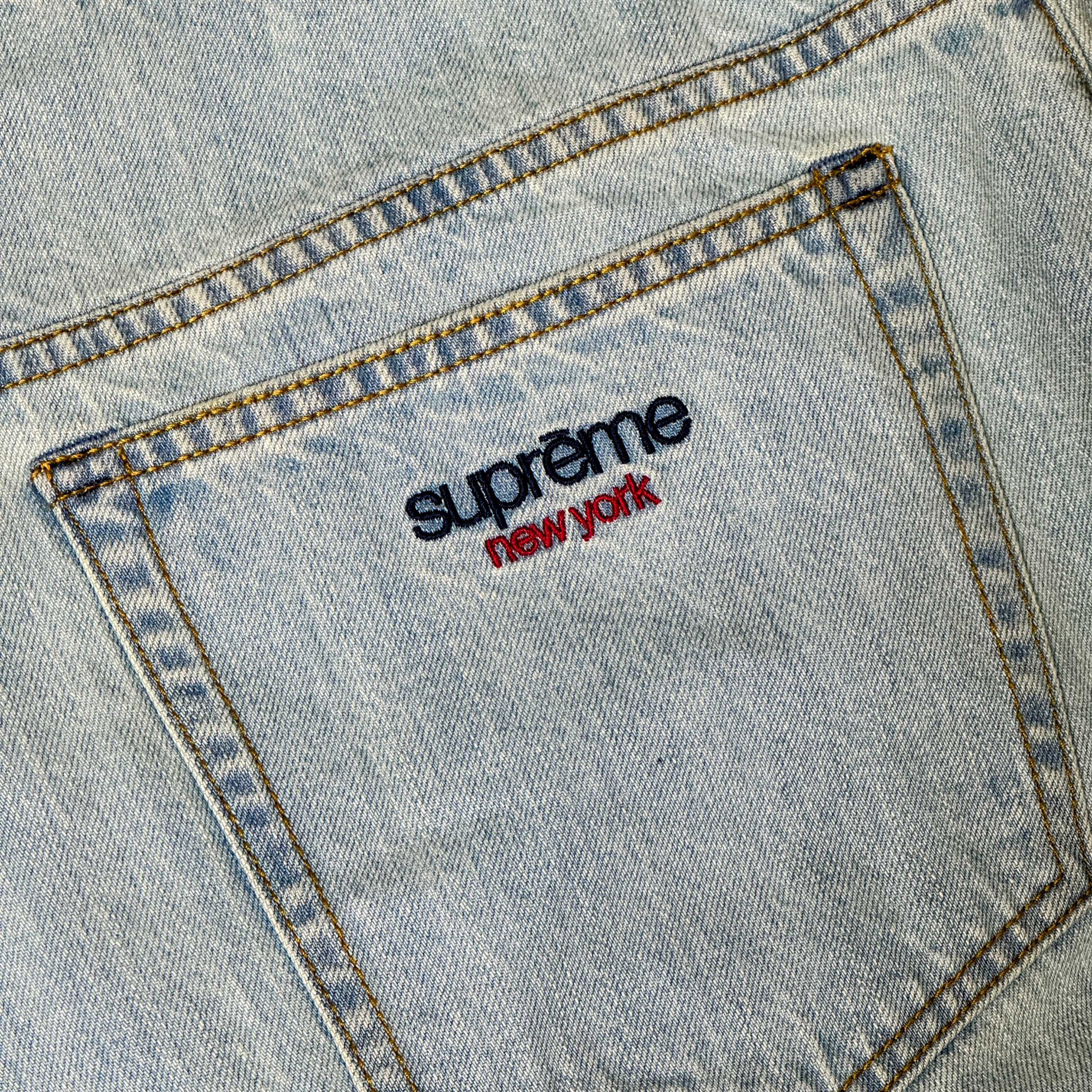 Supreme Baggy Jean Light Washed Indigo - 25FW 착용 스타일