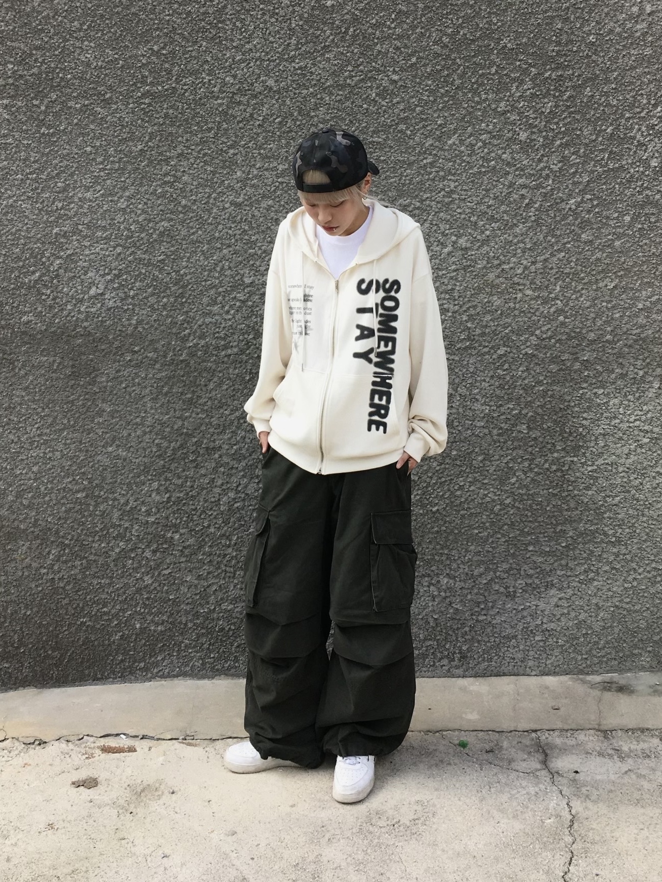 (W) Nike Air Force 1 Low '07 LX Chrome Luxe 착용 스타일 - 2