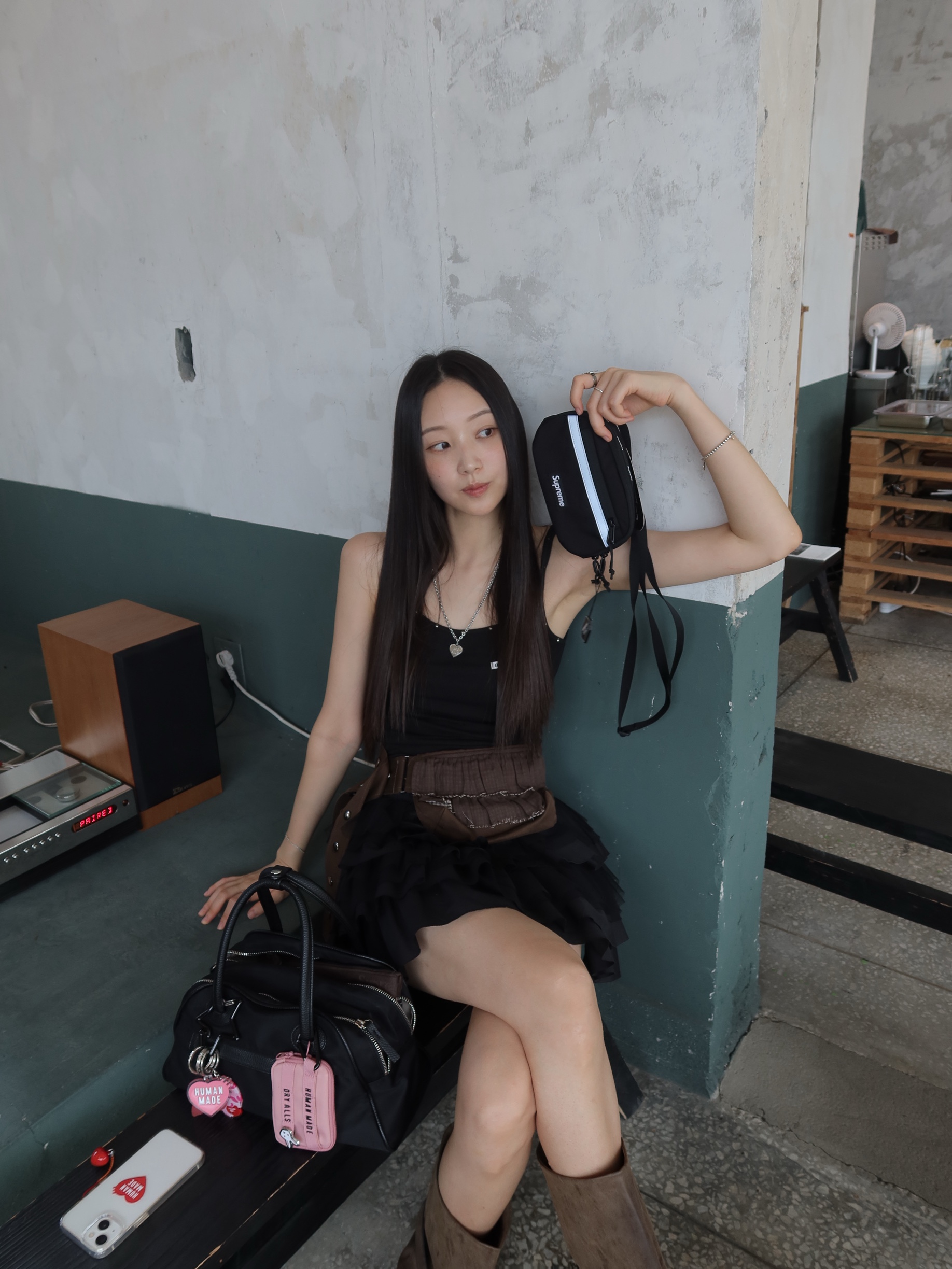 Supreme Mini Side Bag Black - 24FW, Human Made Military Card Case Pink 착용 스타일
