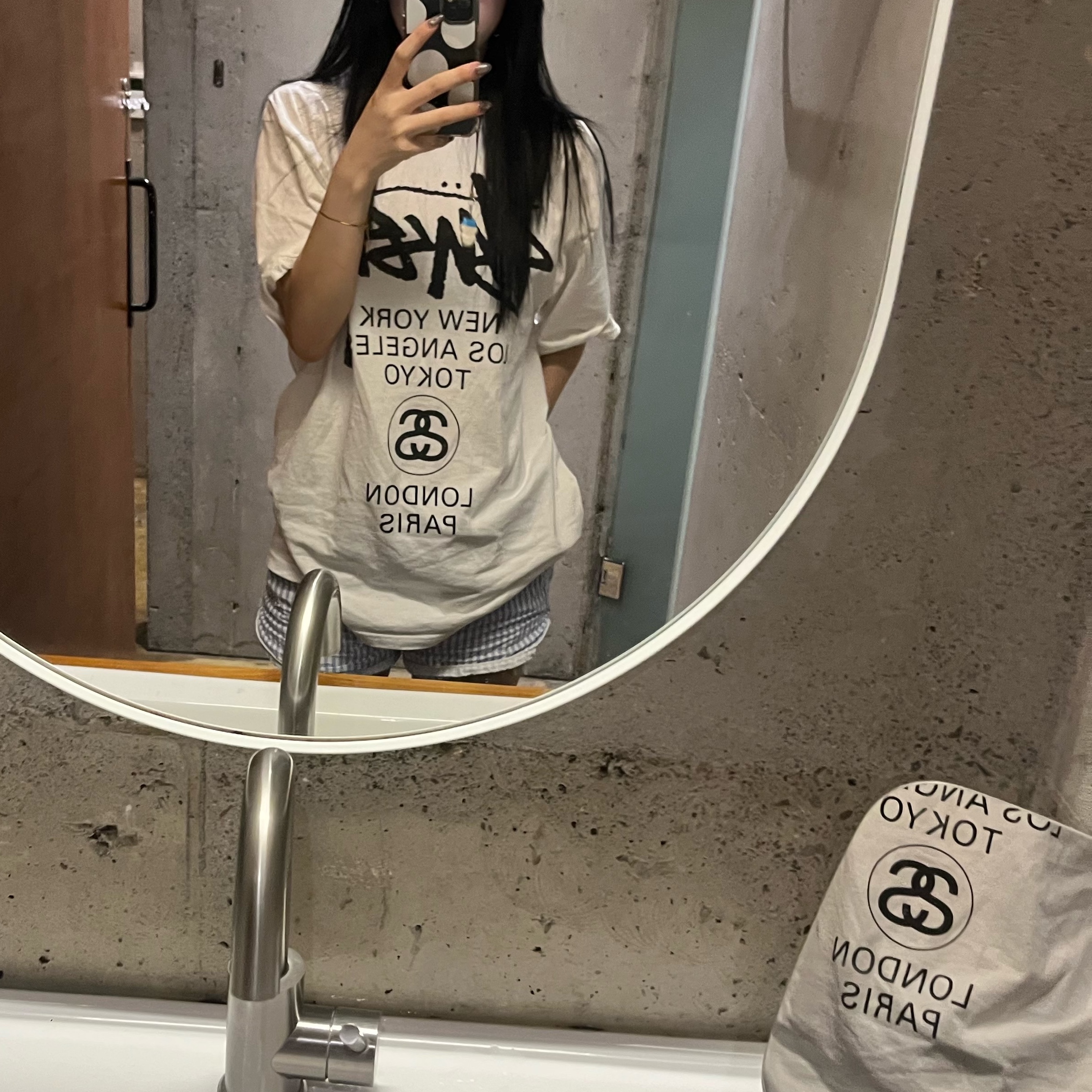 Stussy World Tour T-Shirt White 2024,2025 착용 스타일