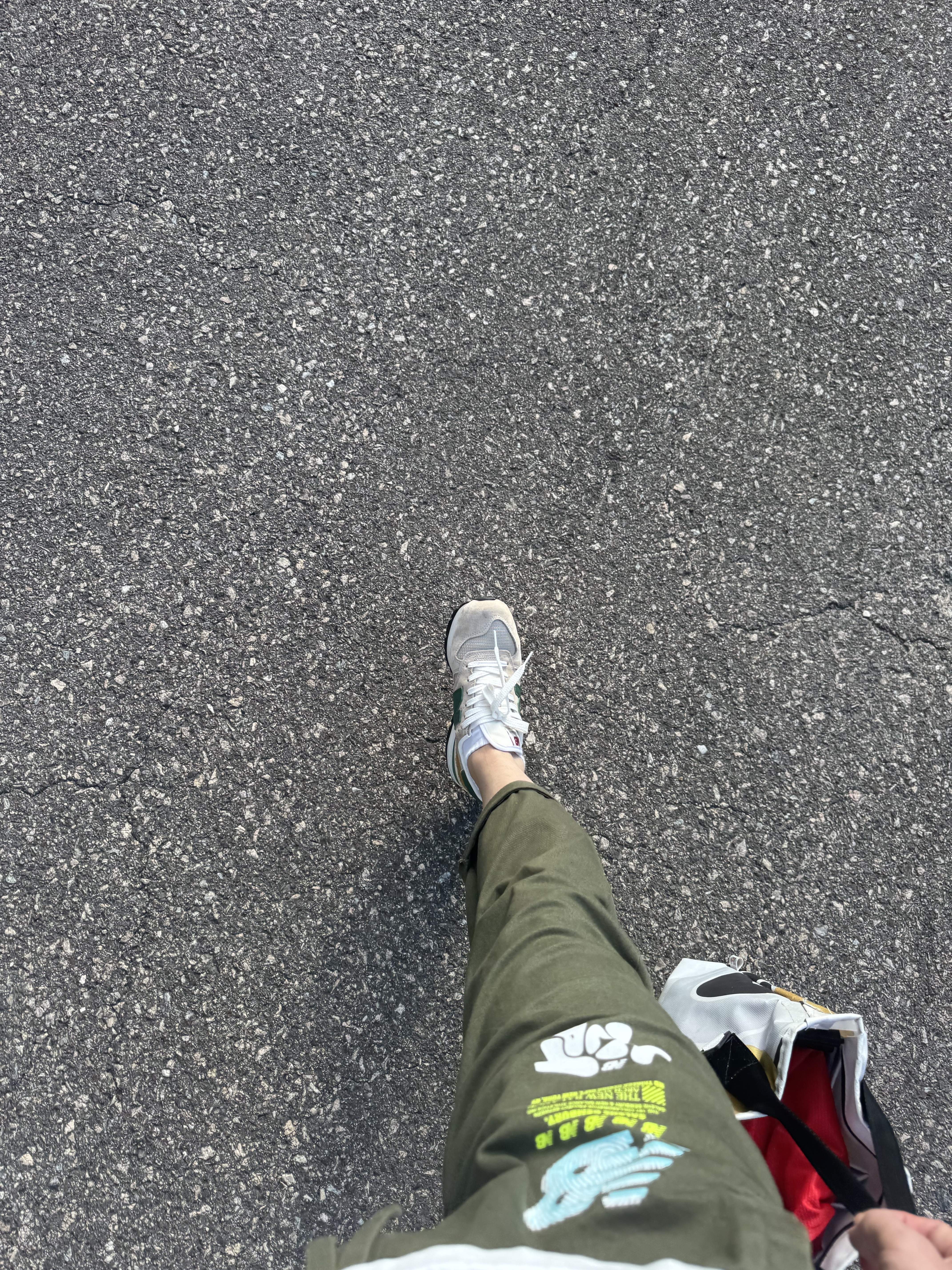 Diadora x END. N9000 Pink, Dr. Martens x Pleasures Jorge Leather Mules Black 착용 스타일 - 10