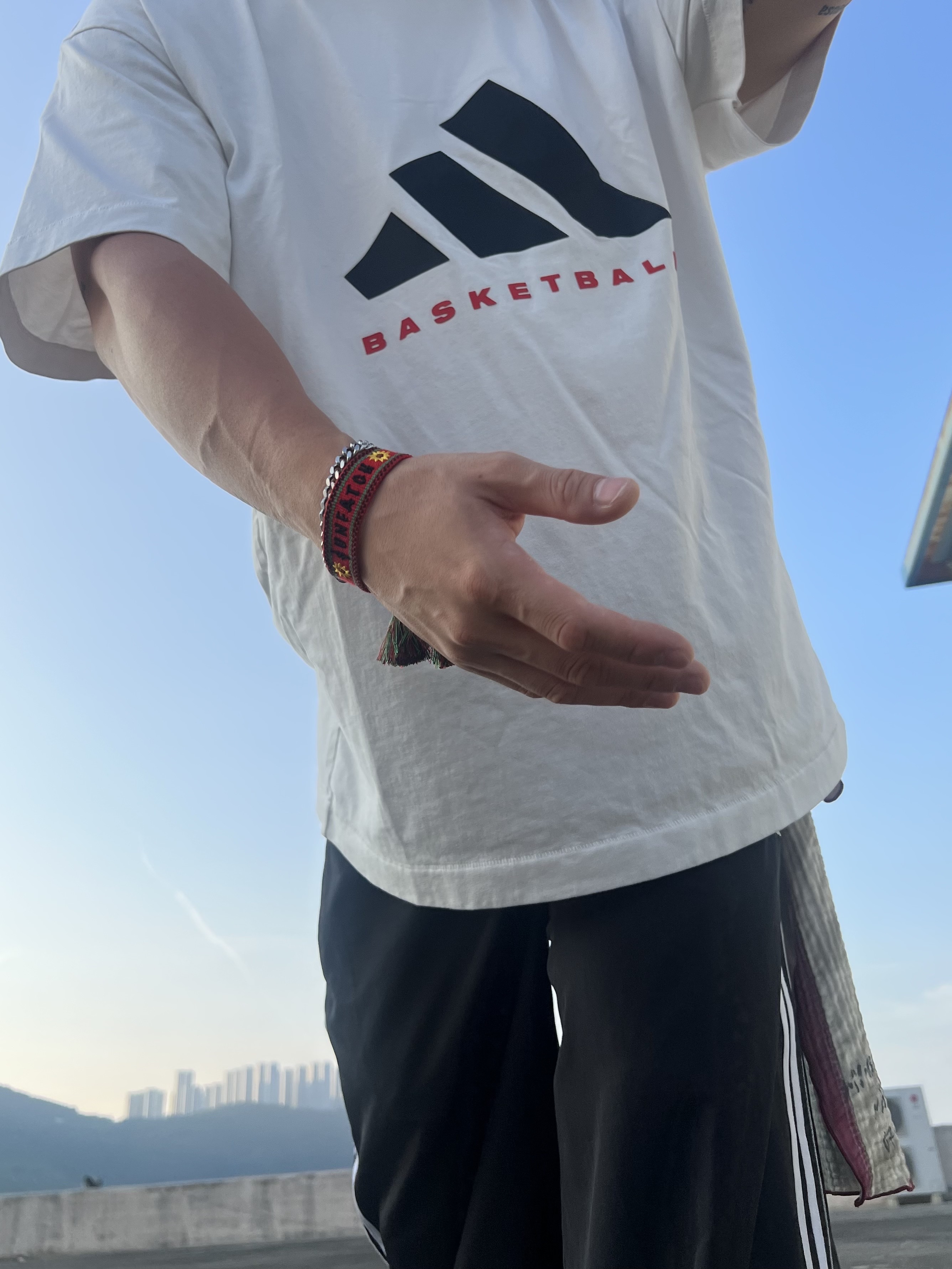 (W) Adidas Adilenium Season 3 Oversized Track Pants Black - KR Sizing, Adidas Basketball T-Shirt Cloud White Black - US Sizing 착용 스타일 - 4