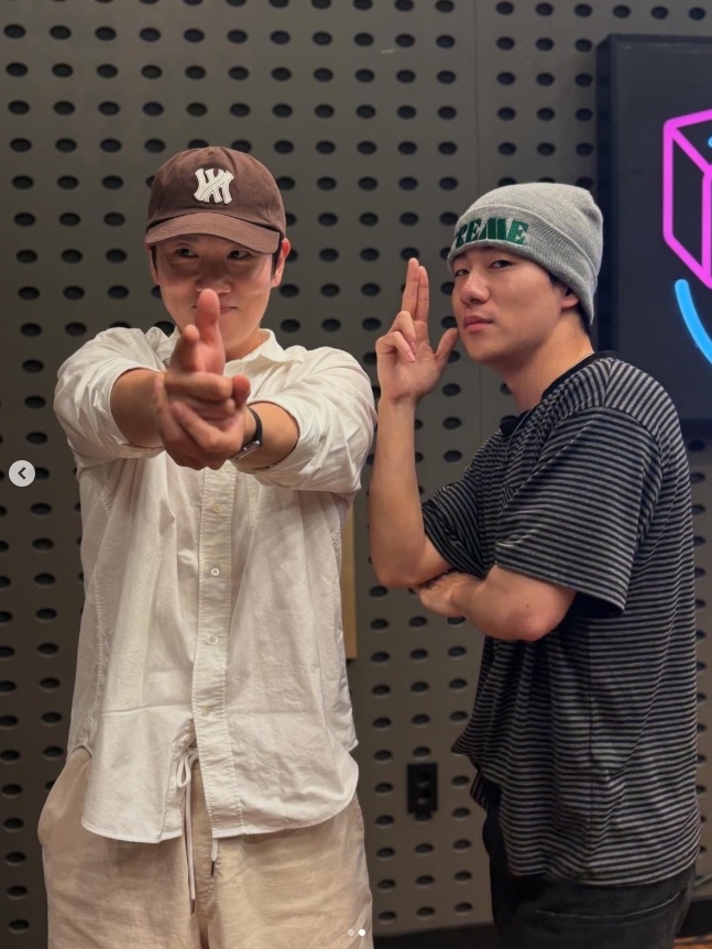 [더블적립]Farfromwhat Far Patch Logo Cap Brown 착용 스타일 - 1