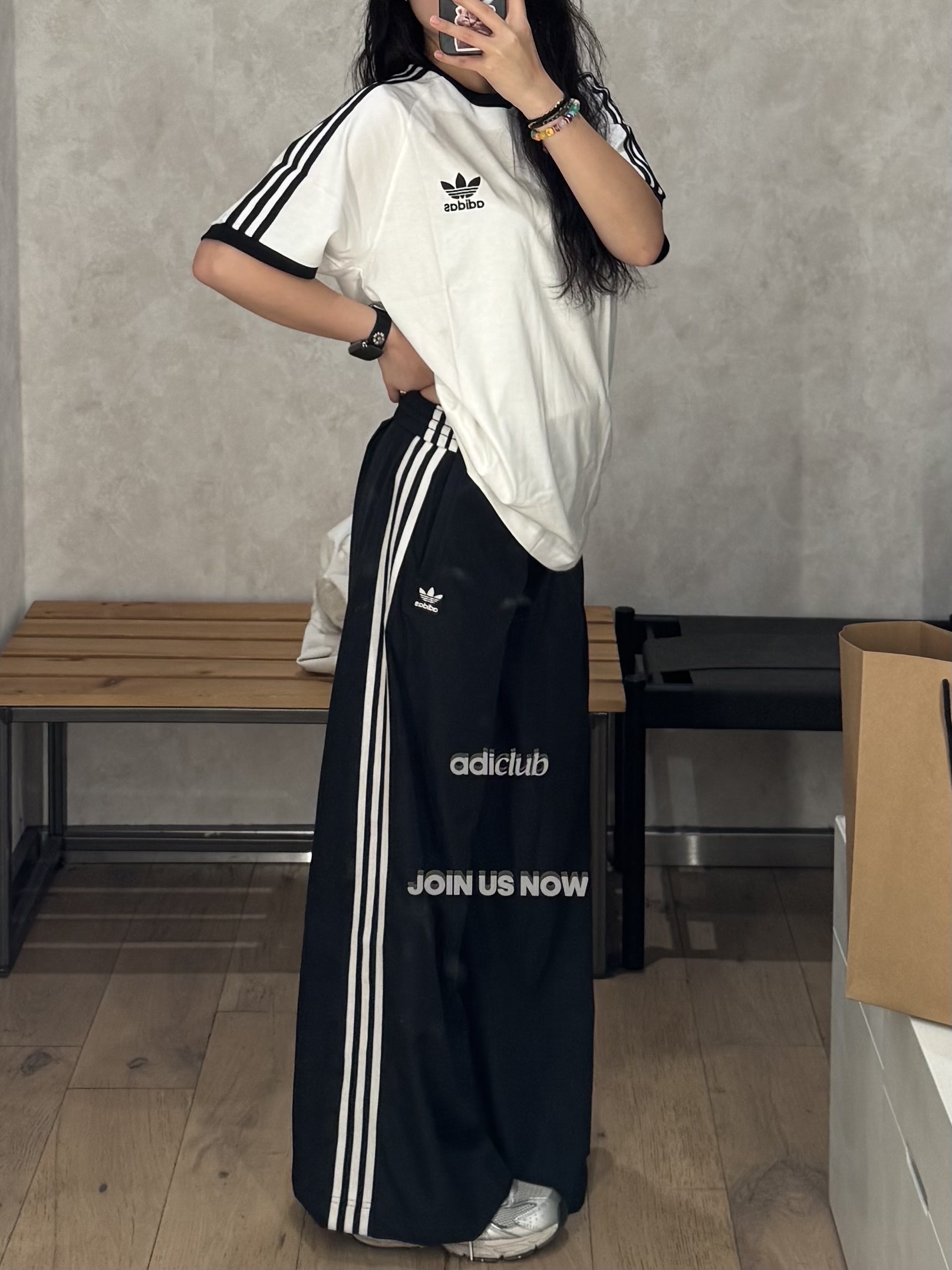 Adidas Adicolor Classics 3-Stripes T-Shirt White - US Sizing, (W) Adidas Adilenium Season 3 Oversized Track Pants Black - KR Sizing 착용 스타일