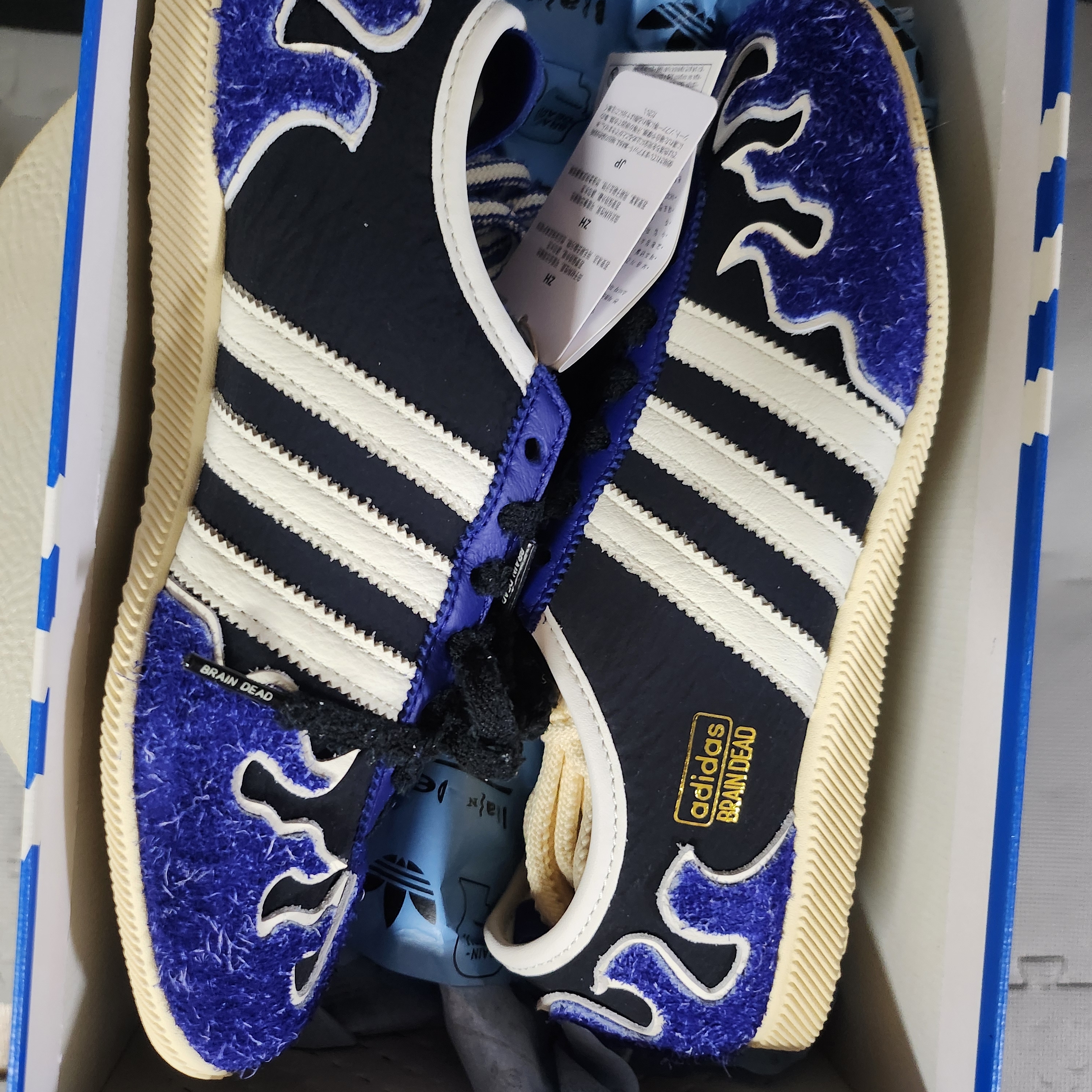 Adidas x Brain Dead Japan Core Black Off White 착용 스타일 - 2