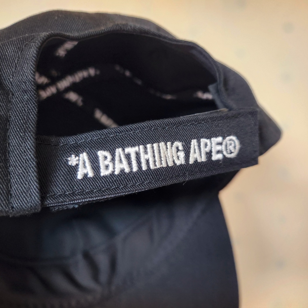 BAPE Logo Cotton Twill Cap Black 착용 스타일 - 2
