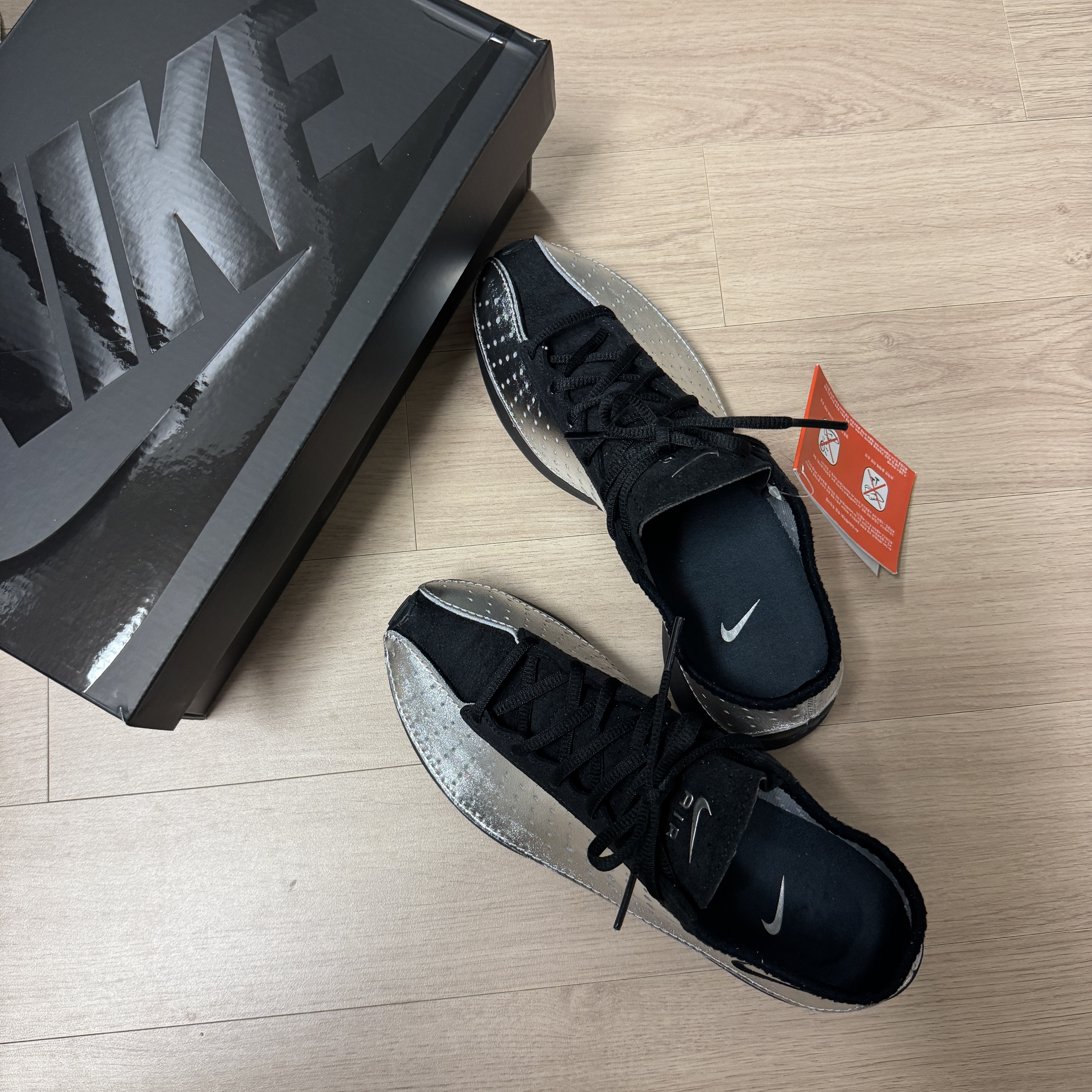 (W) Nike Air Superfly Metallic Silver and Black 착용 스타일