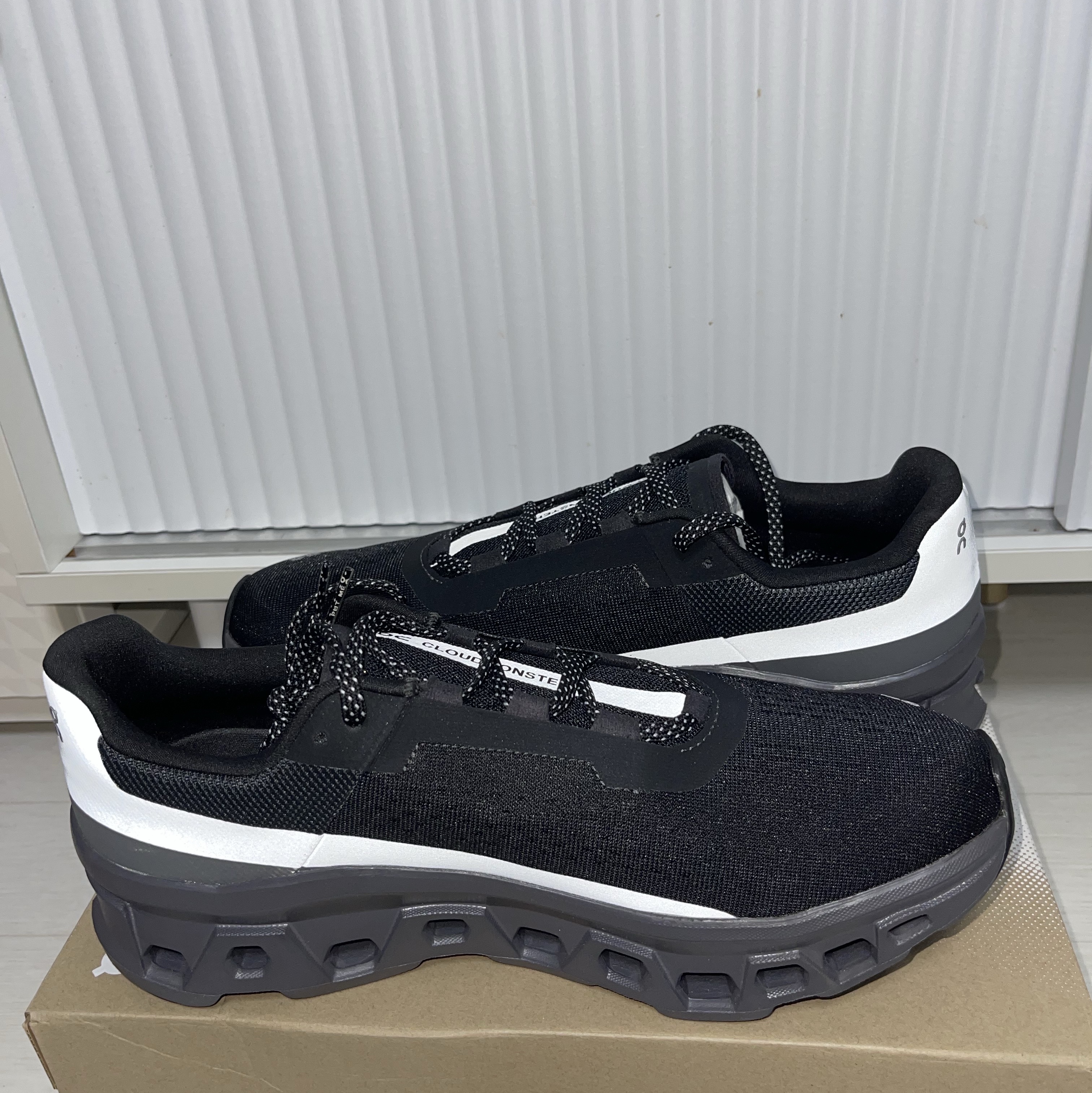 On Running Cloudmonster Lumos Black 착용 스타일 - 4