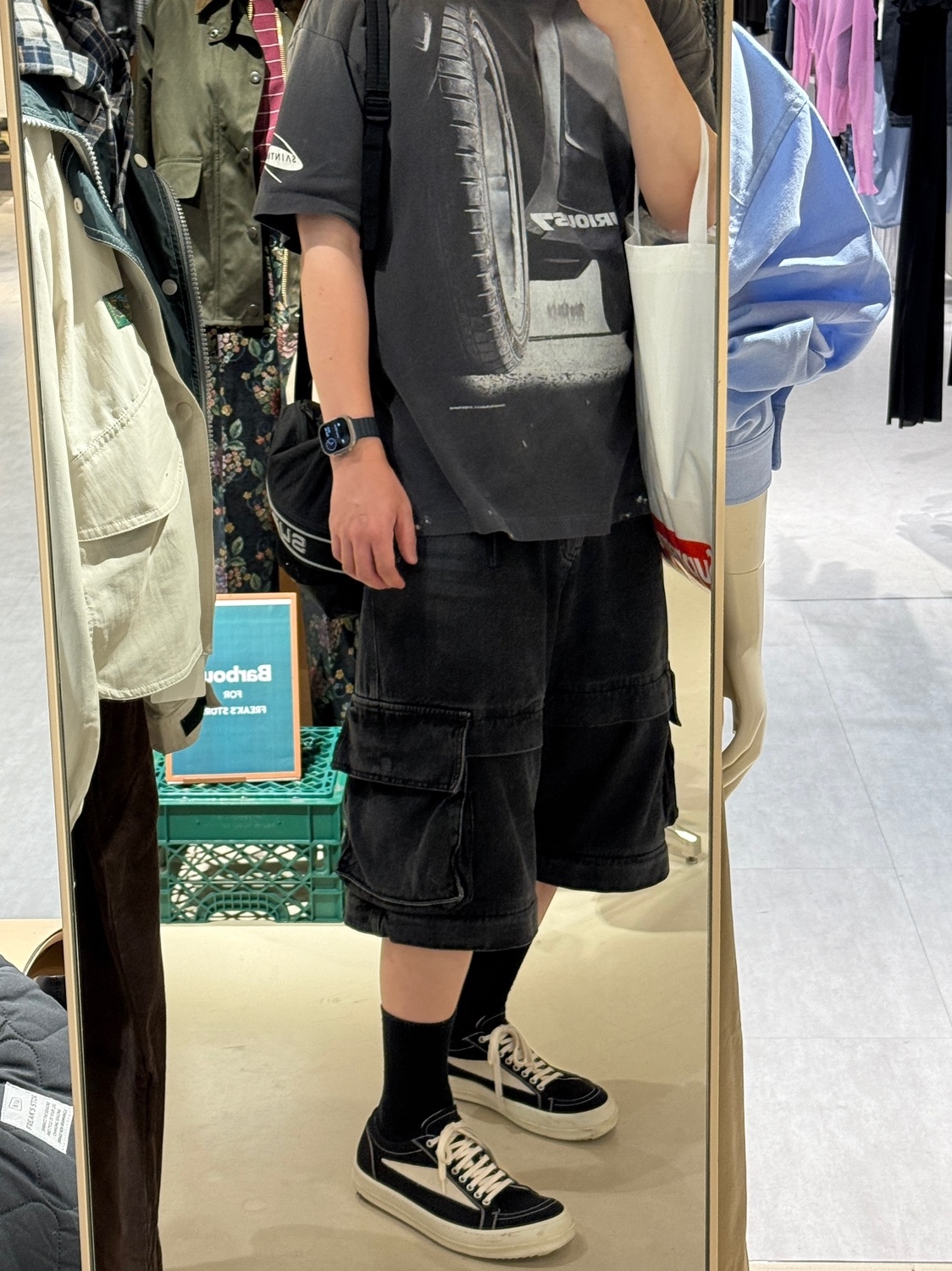 Saint Mxxxxxx x Fast ＆ Furious Furious 7 S/S T-Shirt Black - 25AW, Rick Owens Drkshdw Lido Overdyed Denim Vintage Sneakers Black Milk 착용 스타일 - 1
