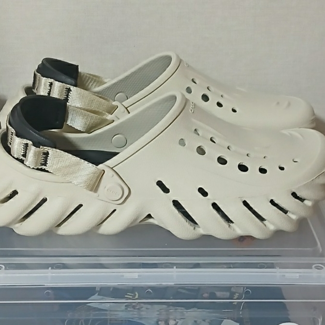 Crocs Echo Clog Bone Black 착용 스타일