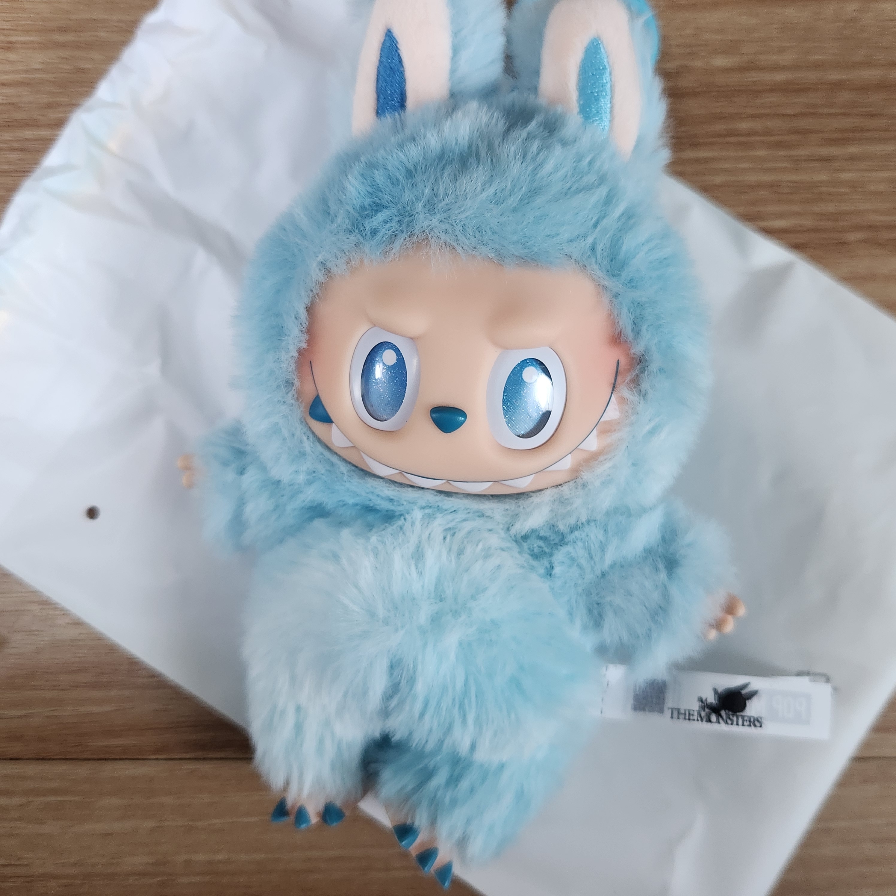 Pop Mart Labubu The Monsters Highlight Series Sealed Case (1 Blind Box) 착용 스타일
