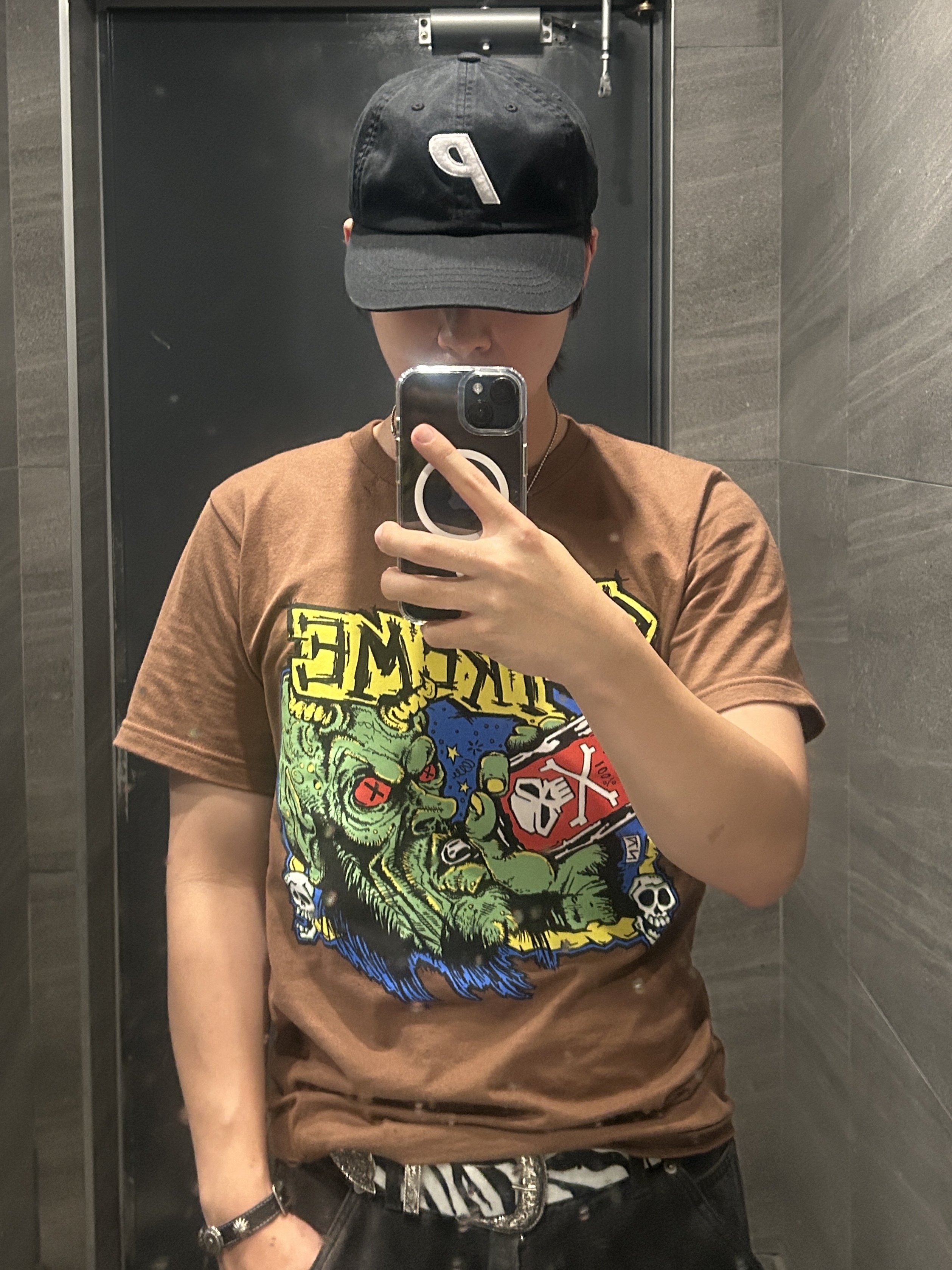Supreme Fuckin Blowout T-Shirt Brown - 25FW 착용 스타일