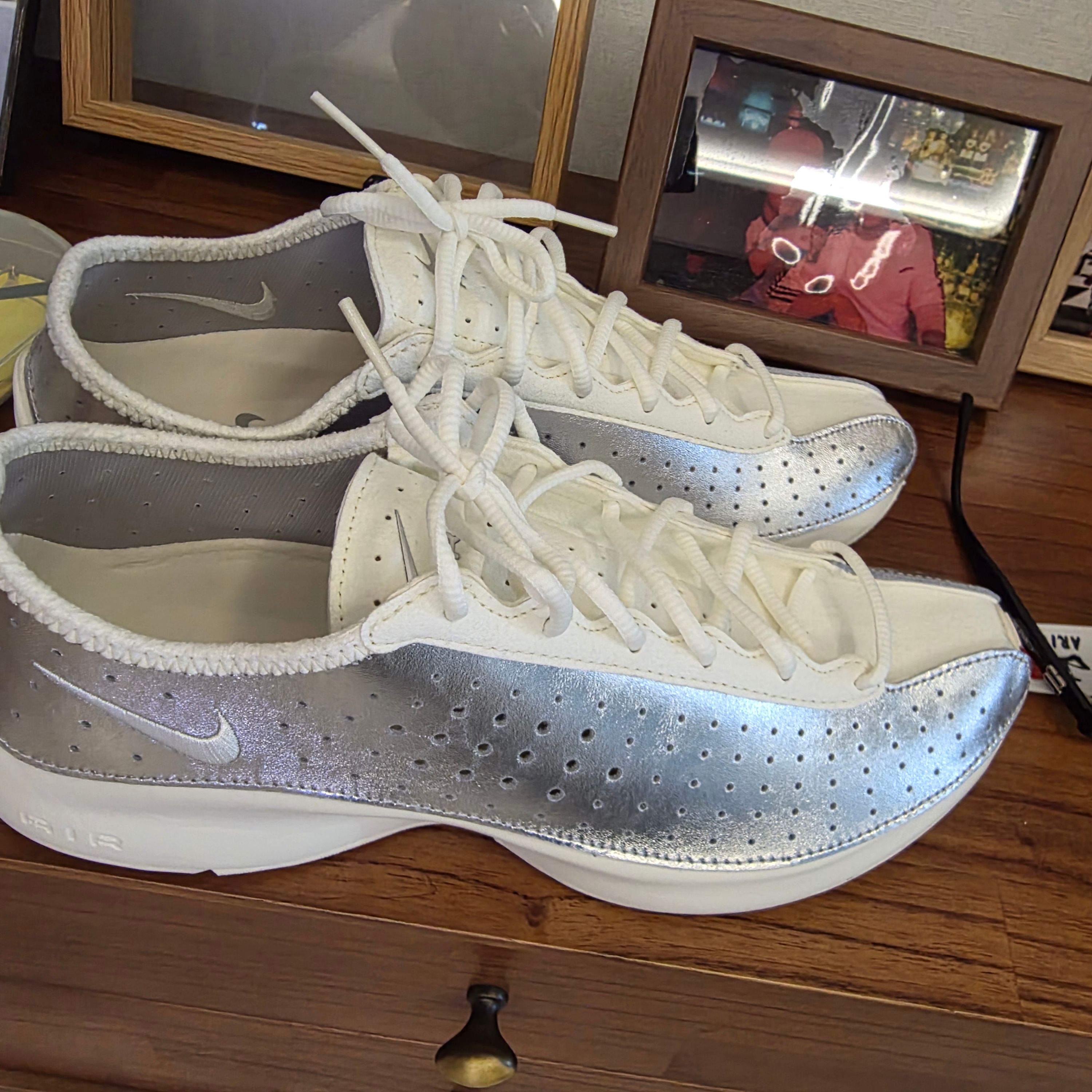 (W) Nike Air Superfly Metallic Silver and Pale Ivory 착용 스타일