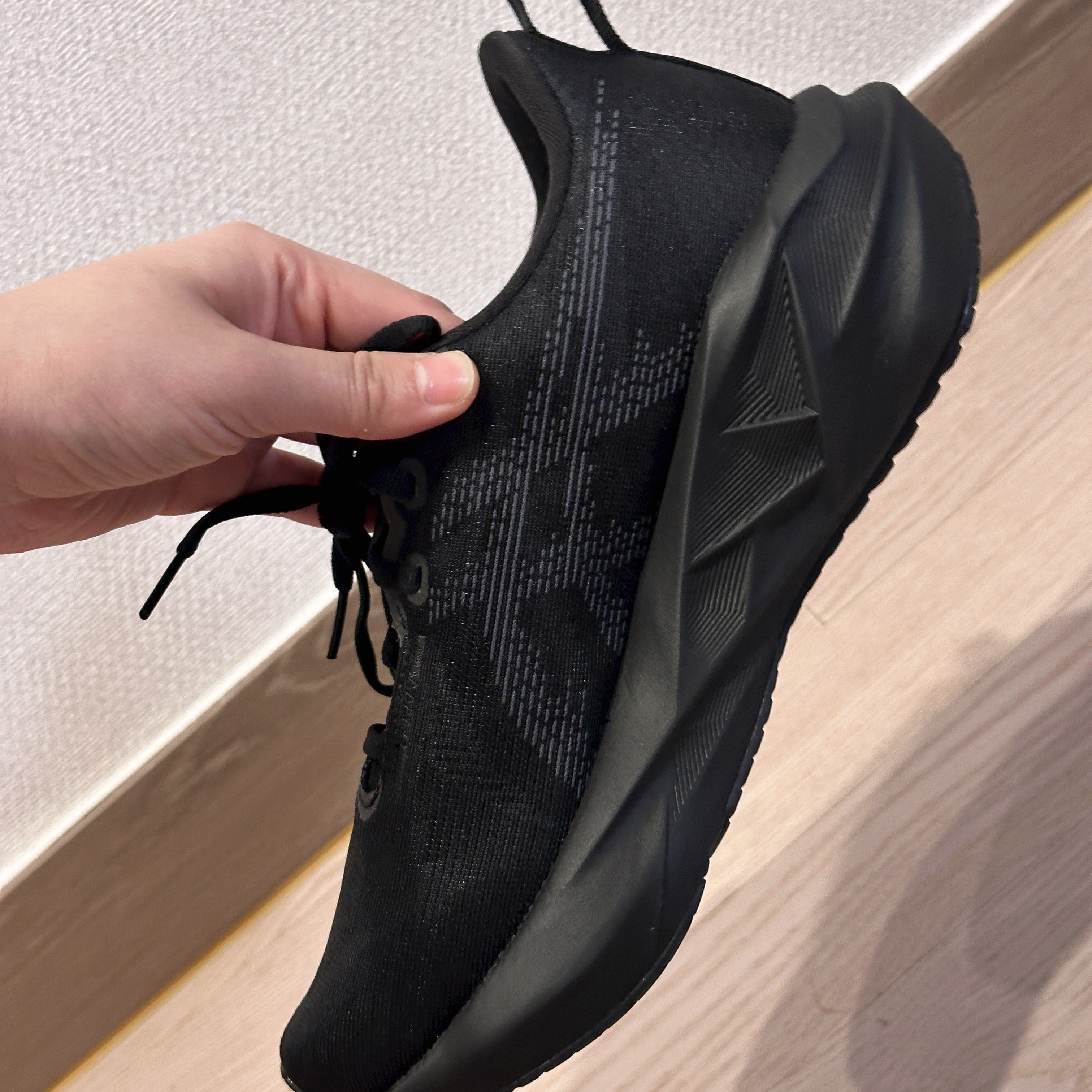 (W) Asics Novablast 5 Black Carrier Grey 착용 스타일 - 2