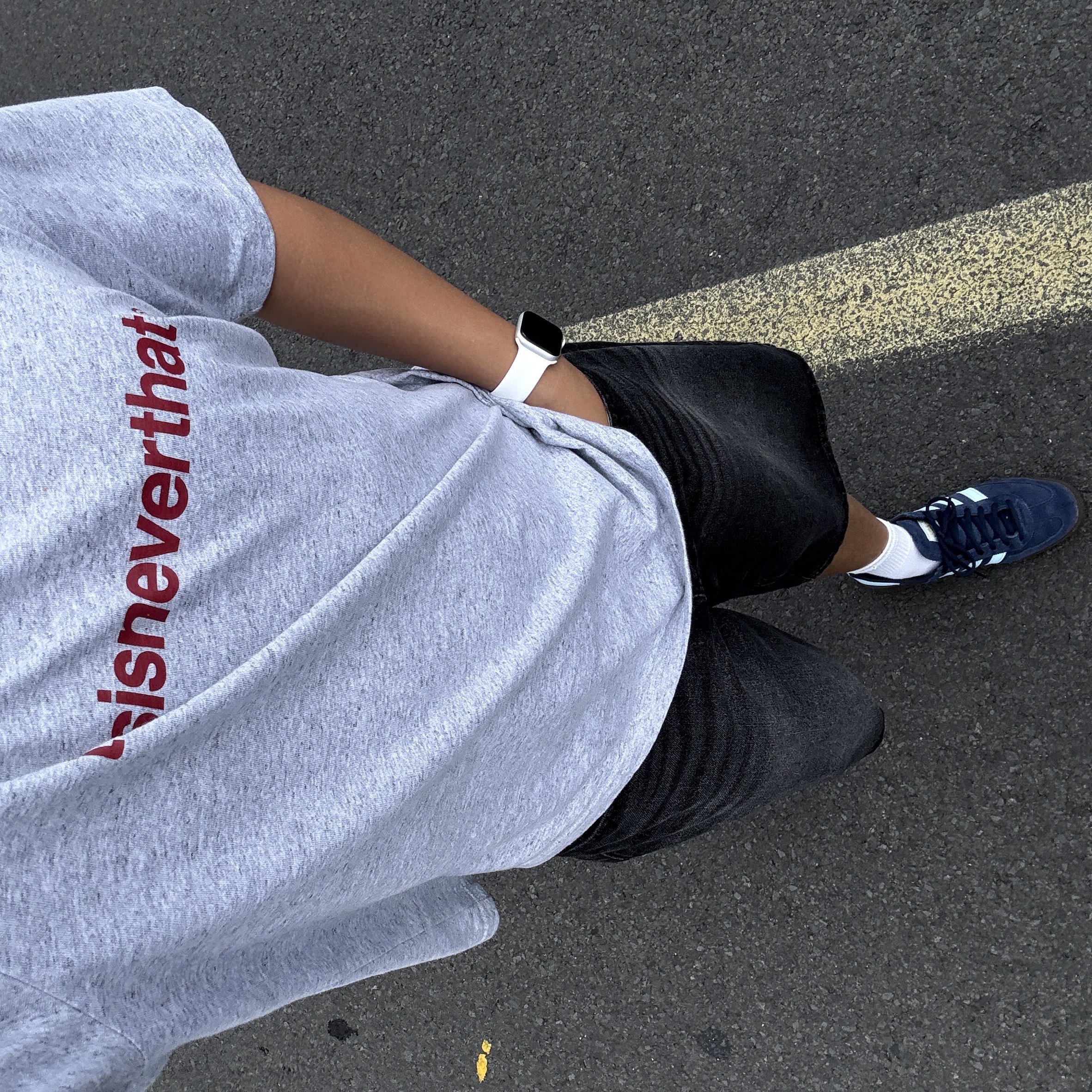 Thisisneverthat T-Logo T-Shirt Heather Grey, Adidas Spezial Handball Collegiate Navy 착용 스타일 - 1