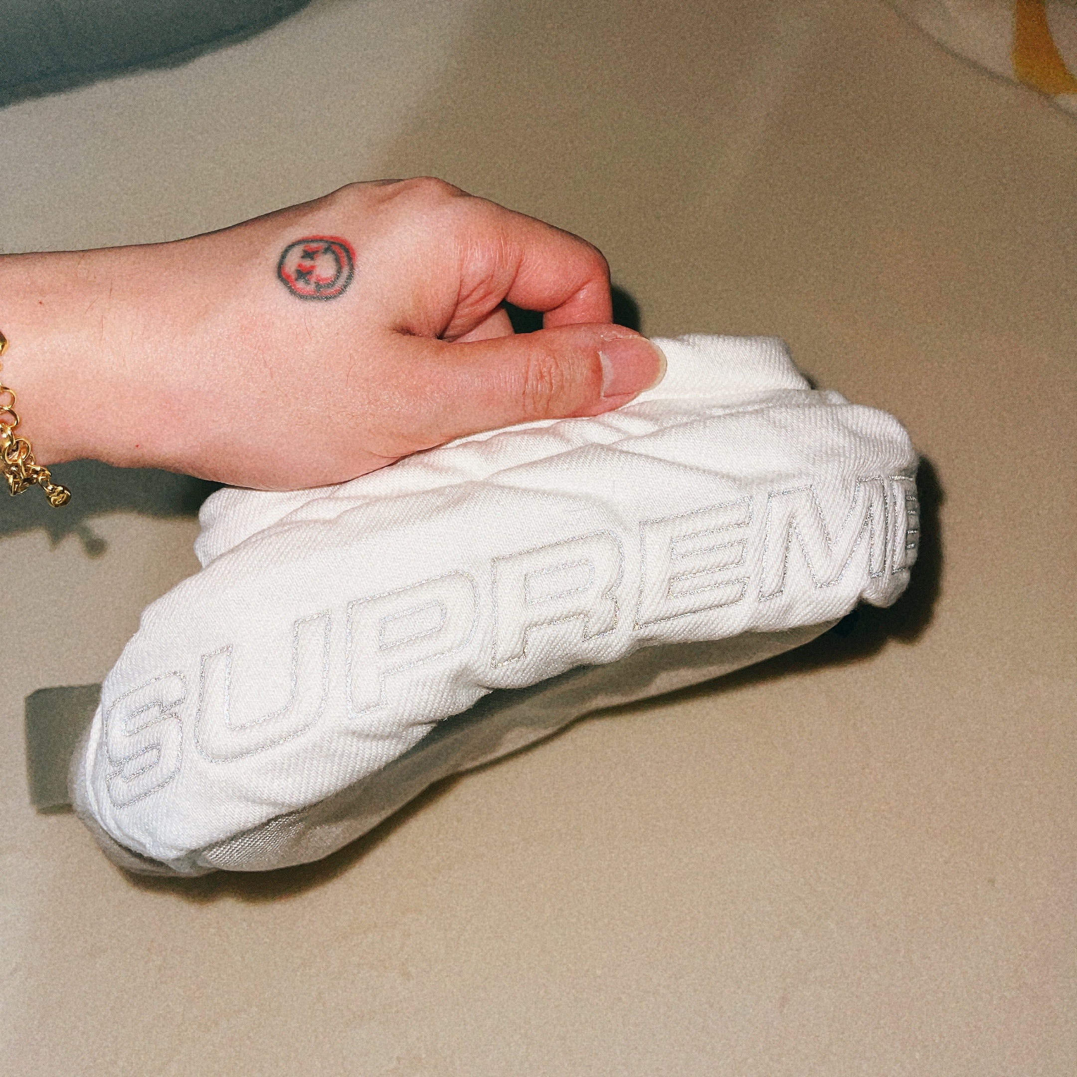Supreme Denim Shoulder Bag White - 25FW, Fujifilm X100VI Silver (Korean Ver.) 착용 스타일 - 1