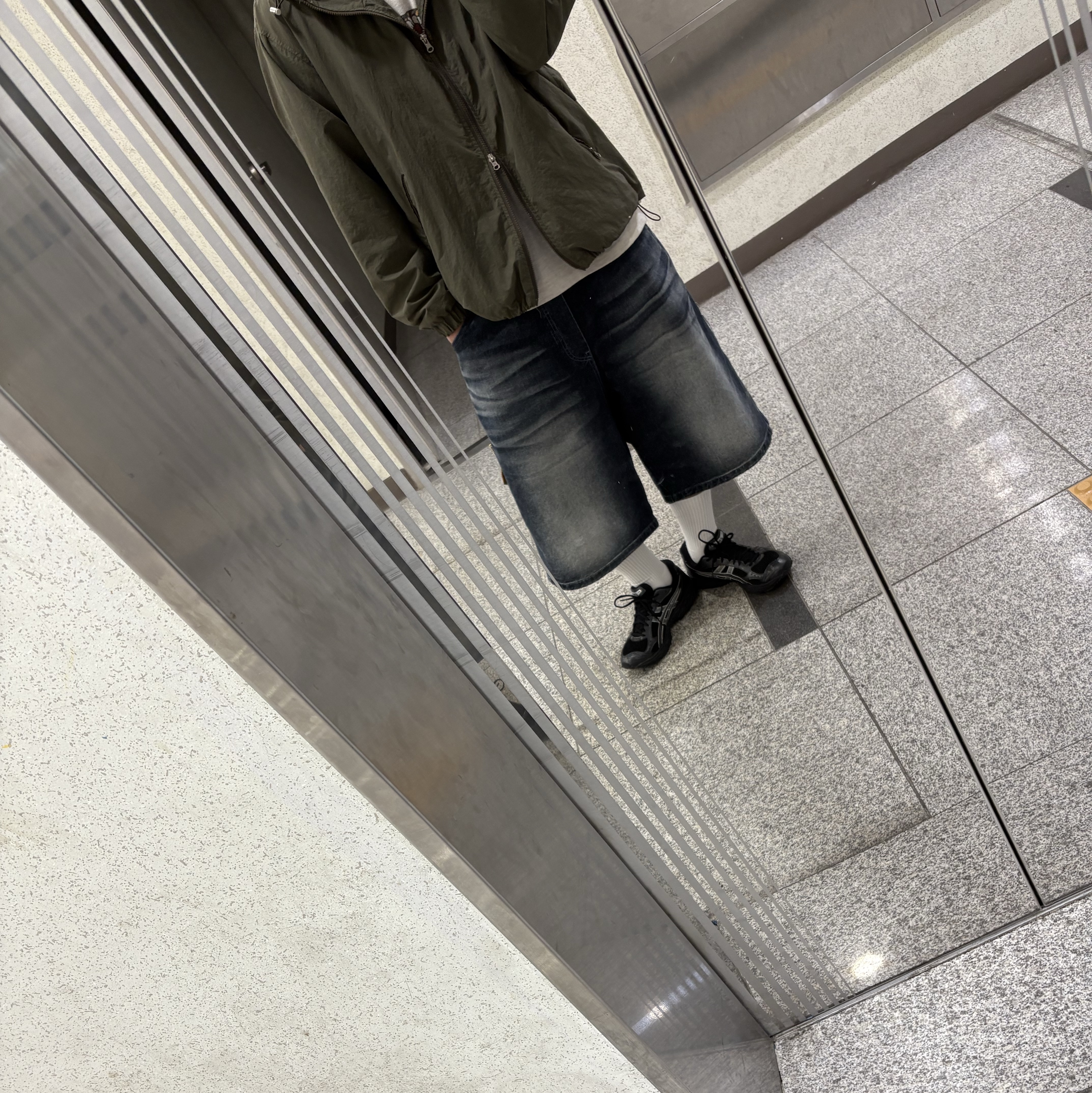 Asics Gel-Kayano 14 Black Pure Silver 착용 스타일