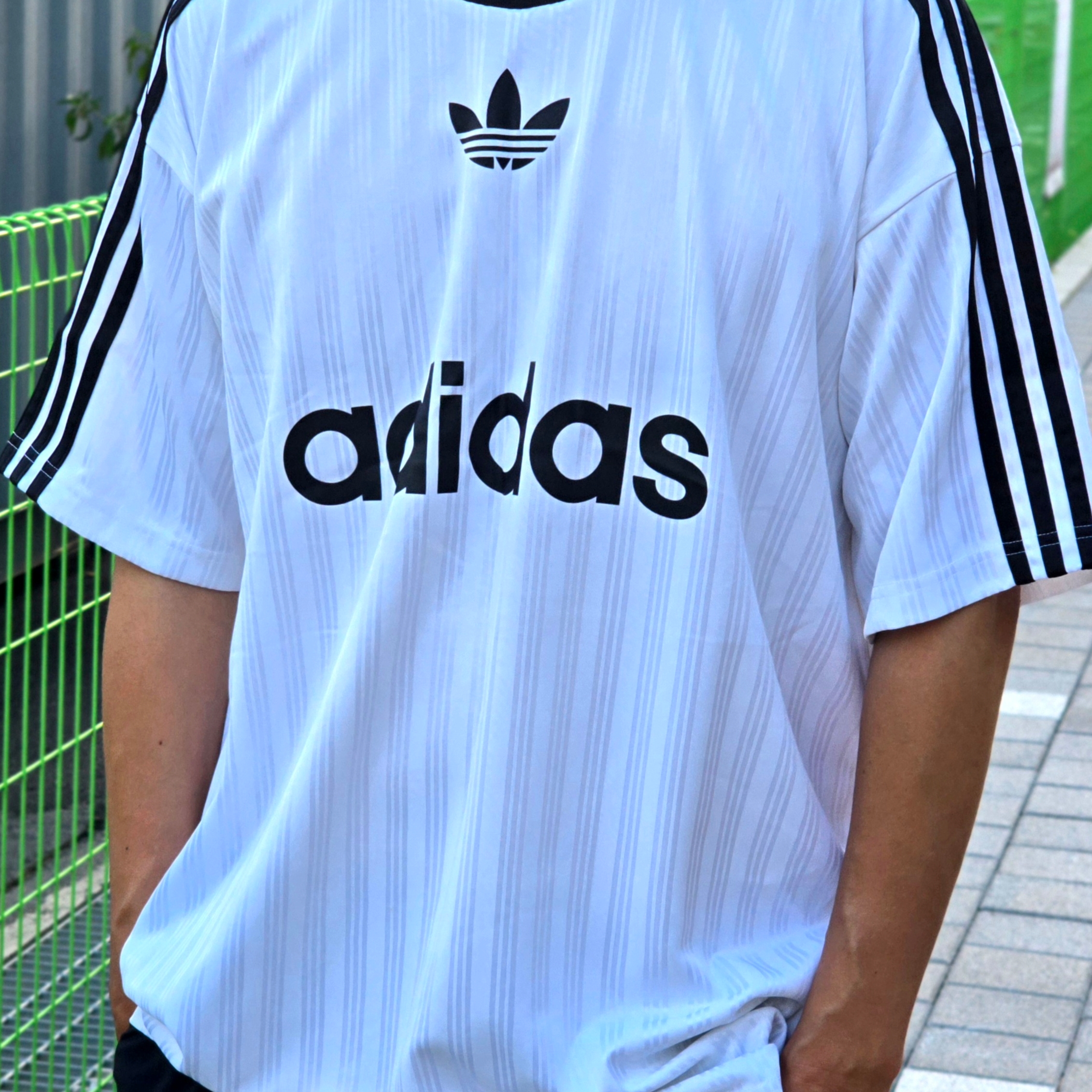 Adidas Adicolor T-Shirt White Black - KR Sizing, Adidas Adicolor T-Shirt White - US Sizing 착용 스타일 - 1