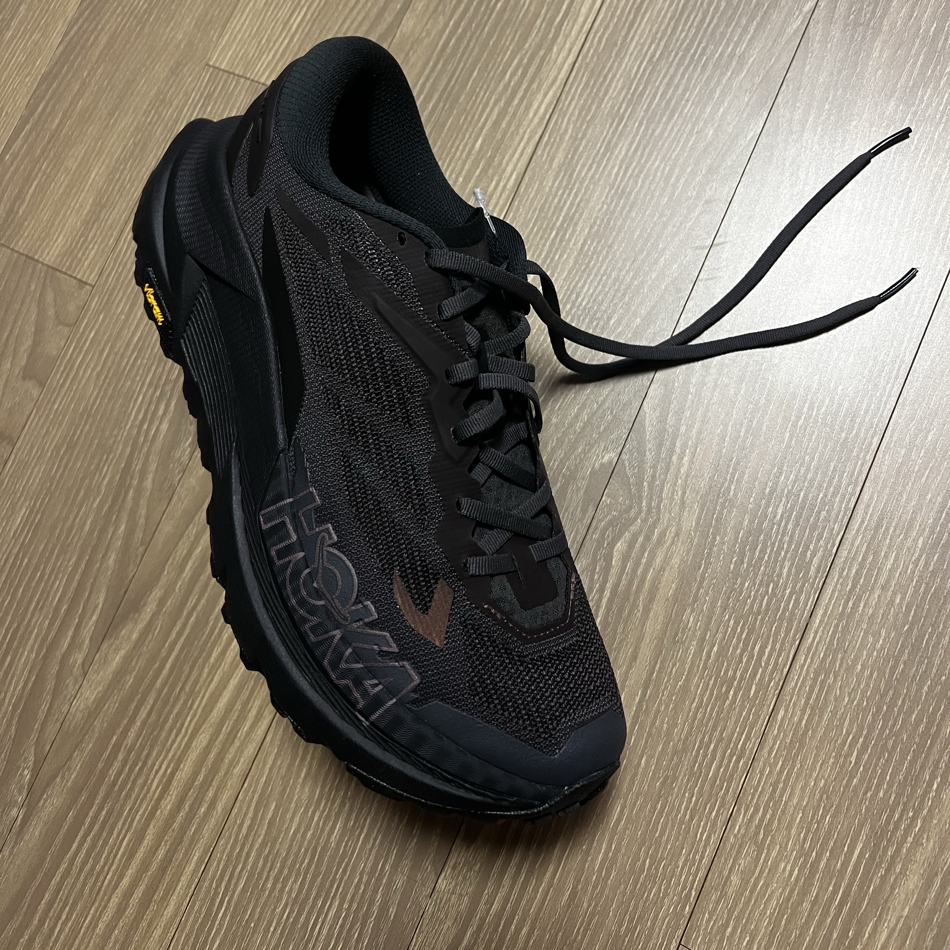 Hoka x J.L-A.L Mafate Jet Black Espresso 착용 스타일 - 2
