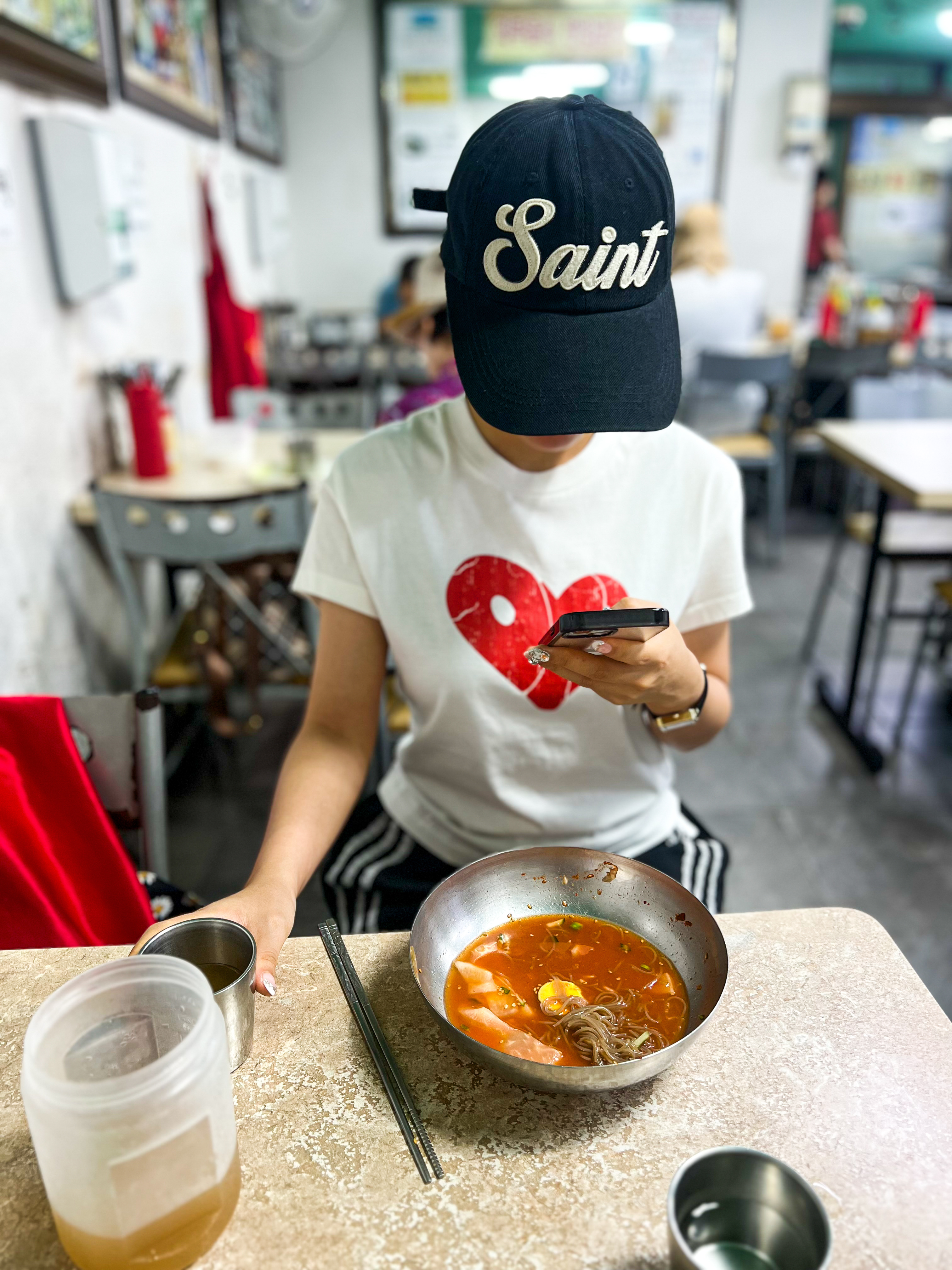 (W) Off-White Heart Logo Printing T-Shirt White Red 착용 스타일