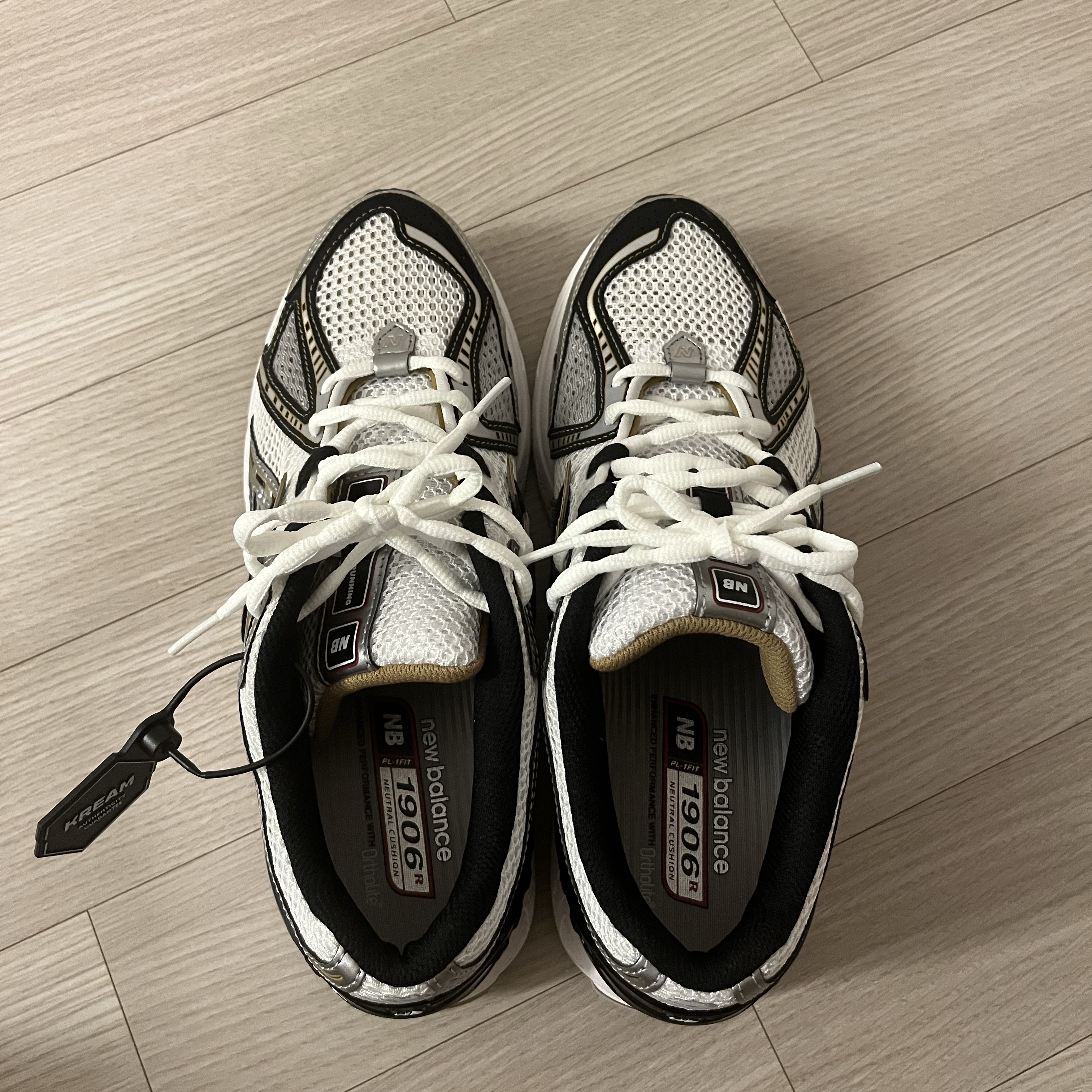 New Balance 1906R White Gold 착용 스타일 - 2