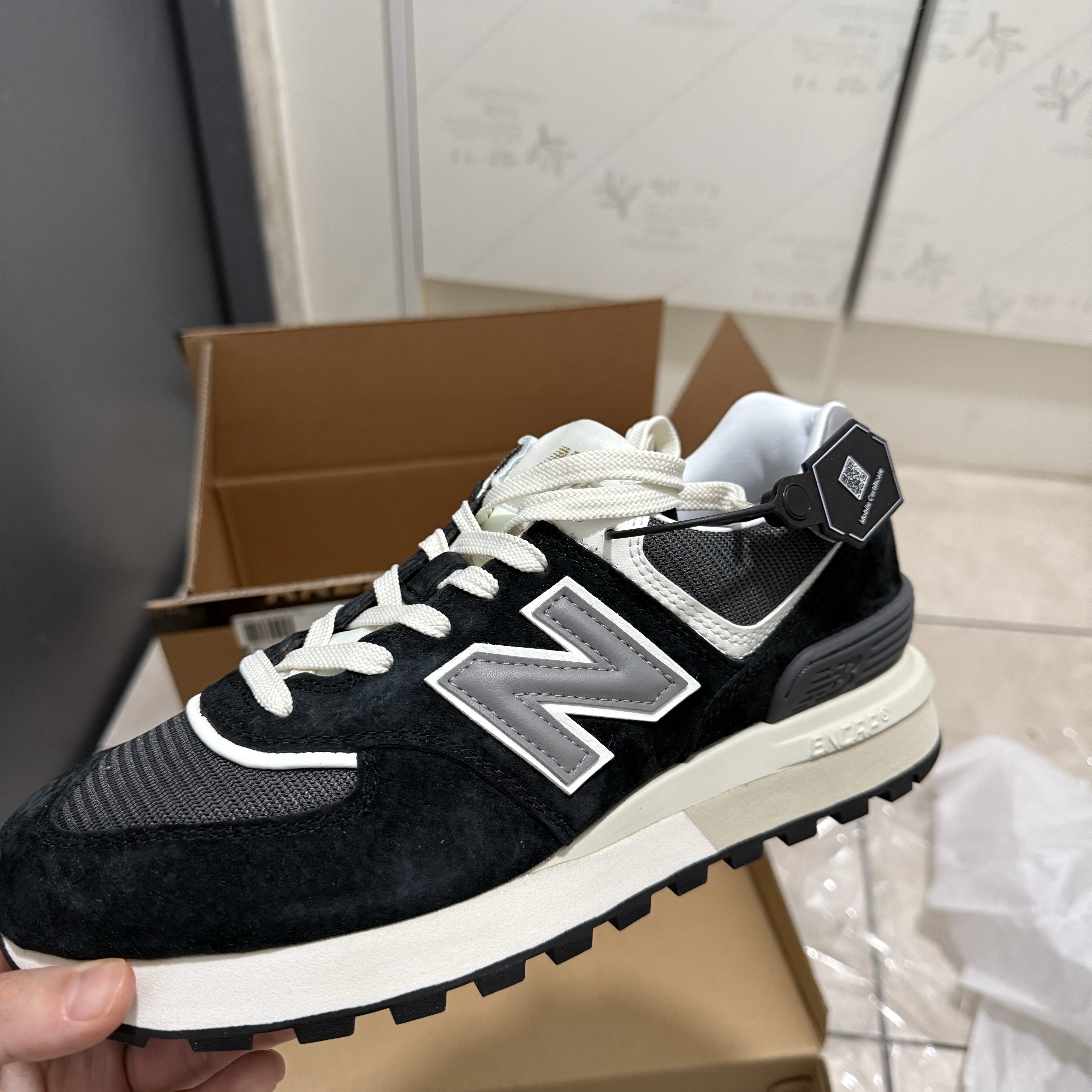 New Balance 574 Legacy Black 착용 스타일 - 2