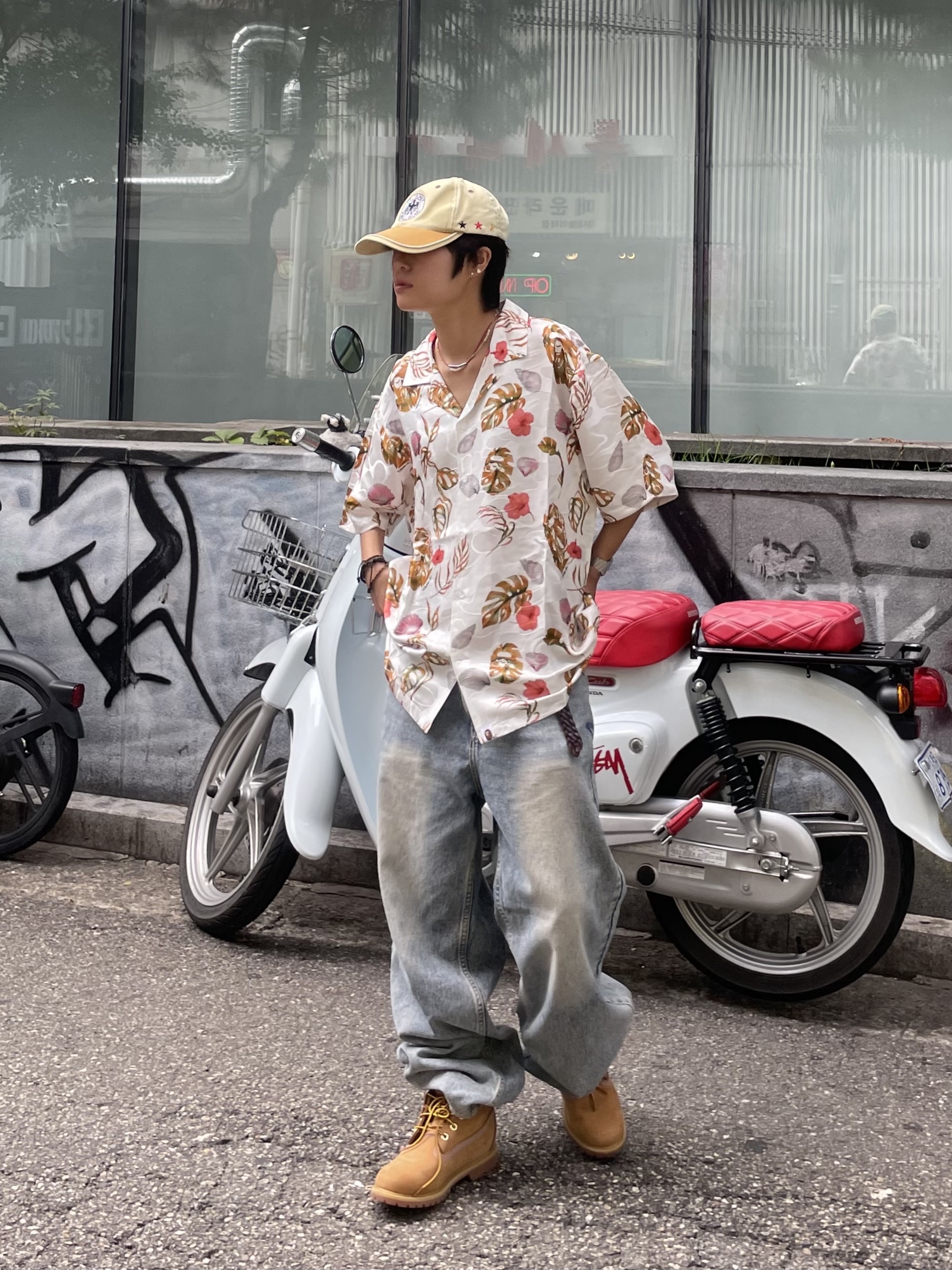 BAPE Vacation Pattern Open Collar S/S Shirt White, Timberland Premium 6 inch Waterproof Boot Wheat Nubuck - Medium 착용 스타일 - 2