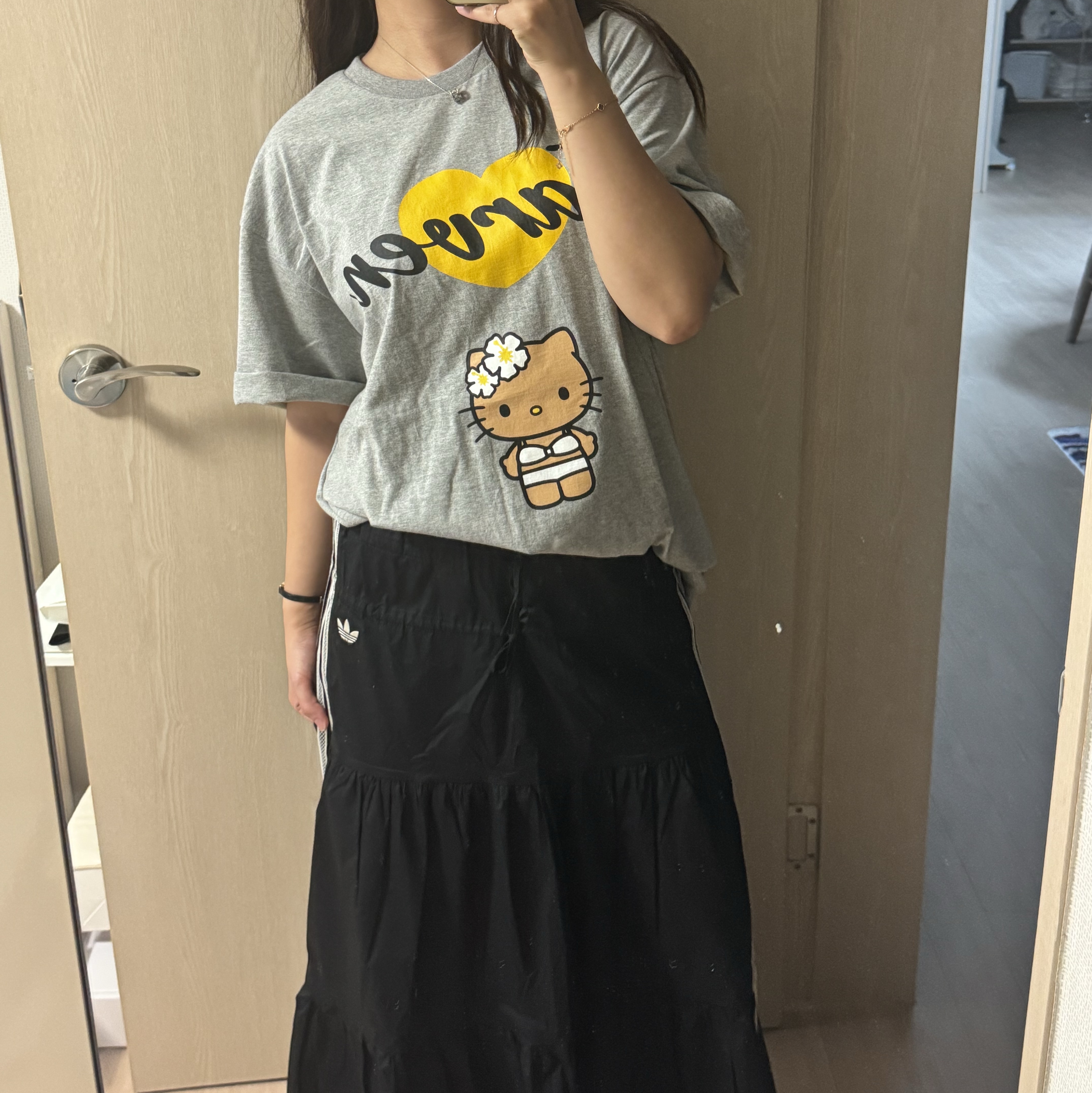 (W) Adidas Originals Summer Glow Skirt Black - KR Sizing, Farven x Tanning Hello Kitty Bikini T-Shirt_Grey 착용 스타일 - 1
