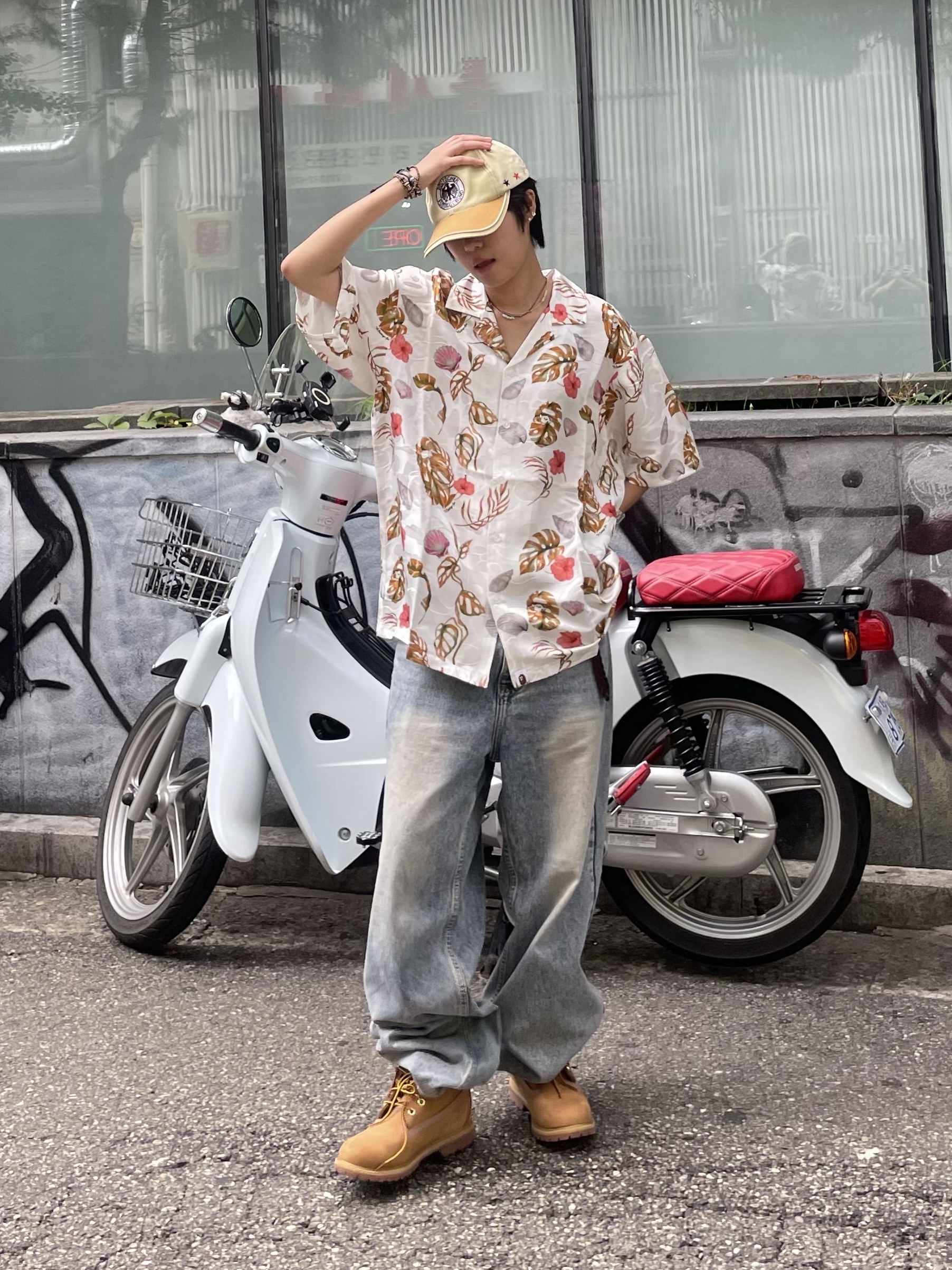 BAPE Vacation Pattern Open Collar S/S Shirt White, Timberland Premium 6 inch Waterproof Boot Wheat Nubuck - Medium 착용 스타일 - 1