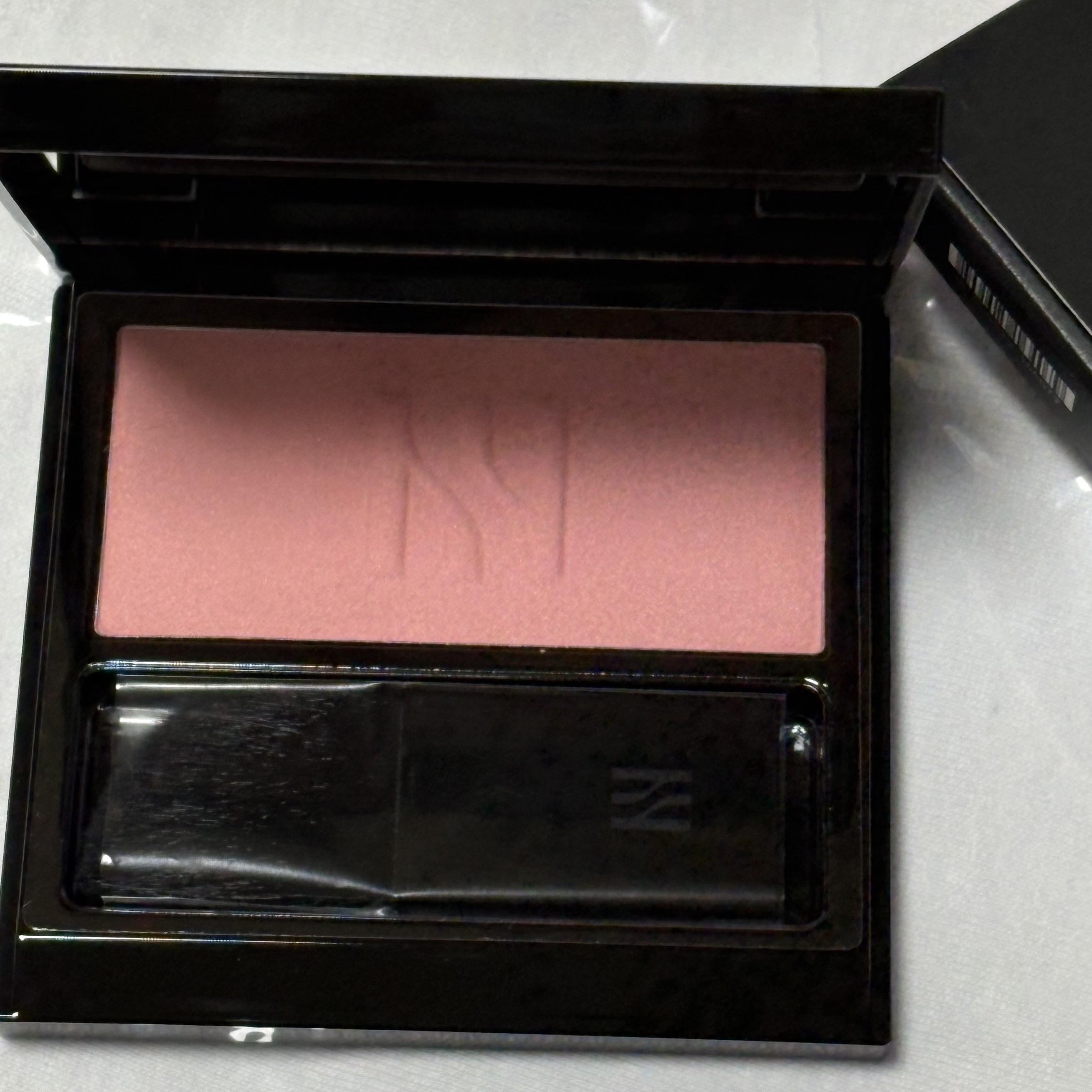 Hera Blush 204 Flat Peach 착용 스타일