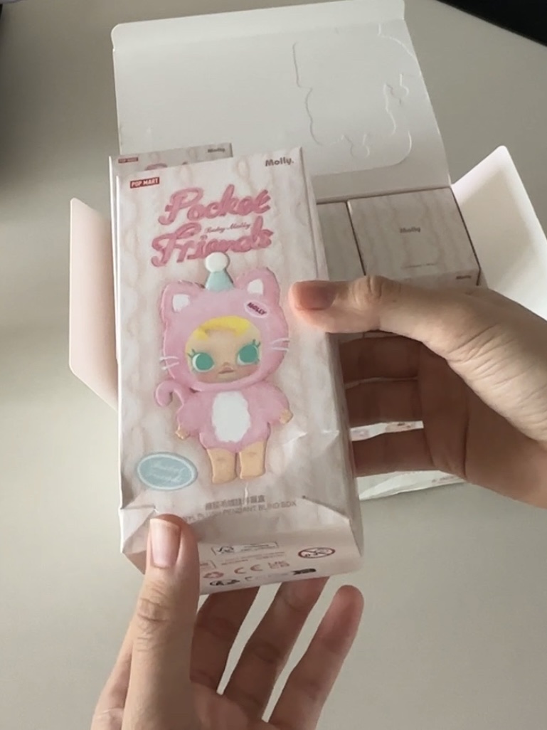 Pop Mart Baby Molly Pocket Friends Series Vinyl Plush Pendant (6 Blind Boxes) 착용 스타일 - 1