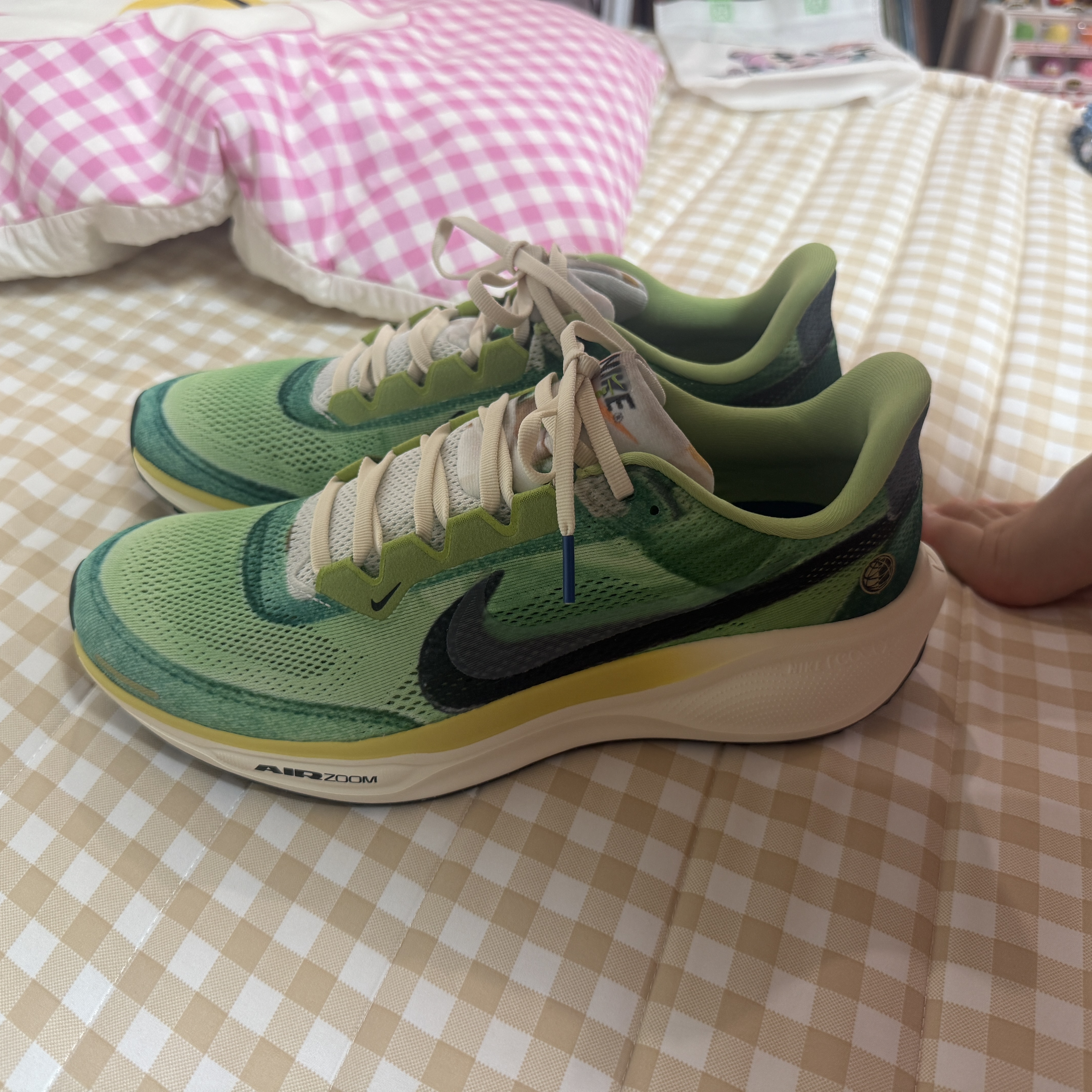 Nike Air Zoom Pegasus 41 Multi Color Vivid Green 착용 스타일