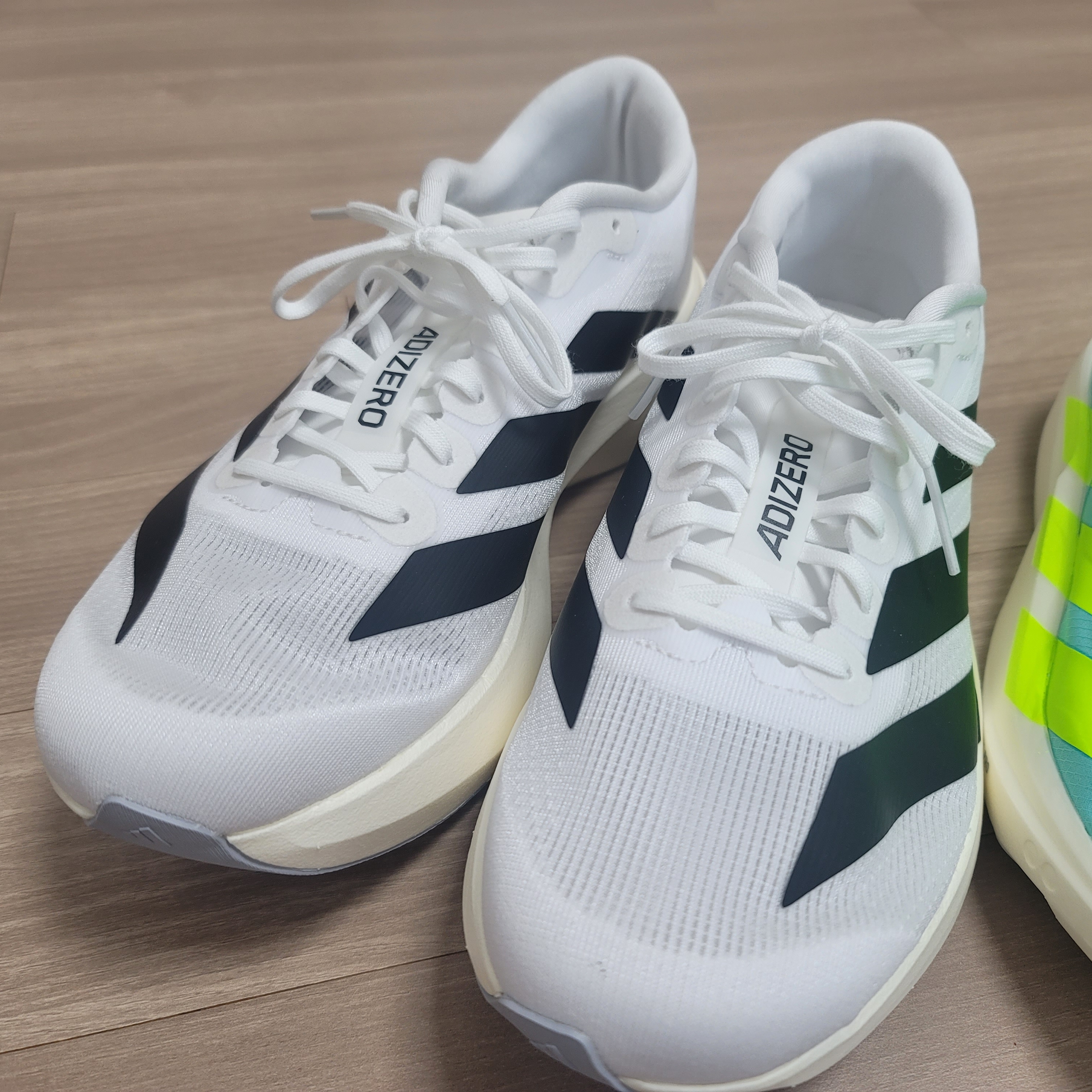 Adidas Adizero EVO SL Cloud White Core Black 착용 스타일