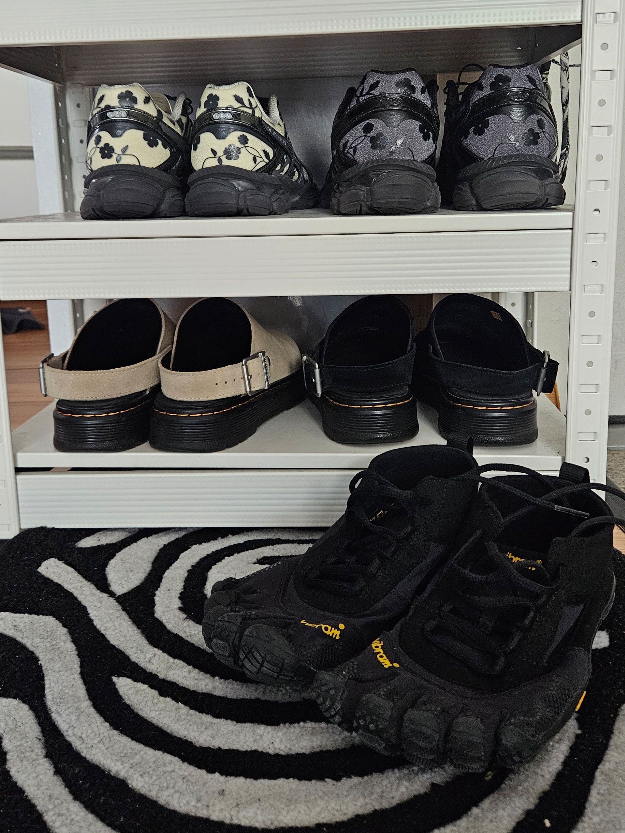 Asics x Cecilie Bahnsen Gel-Cumulus 16 Black Yellow, Asics x Cecilie Bahnsen Gel-Cumulus 16 Black 착용 스타일